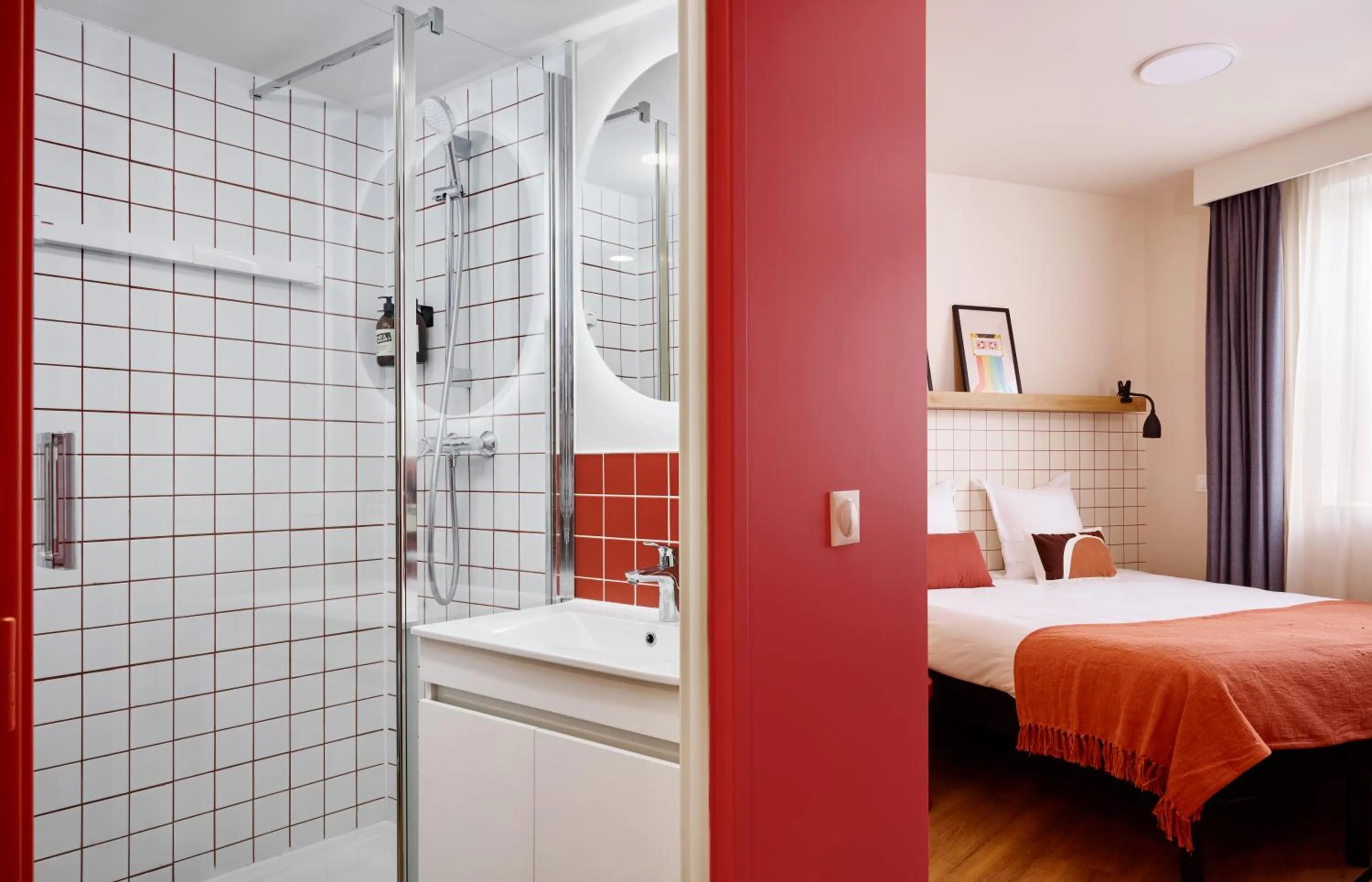 Bathroom, Bed in Hife Paris Issy Porte de Versailles
