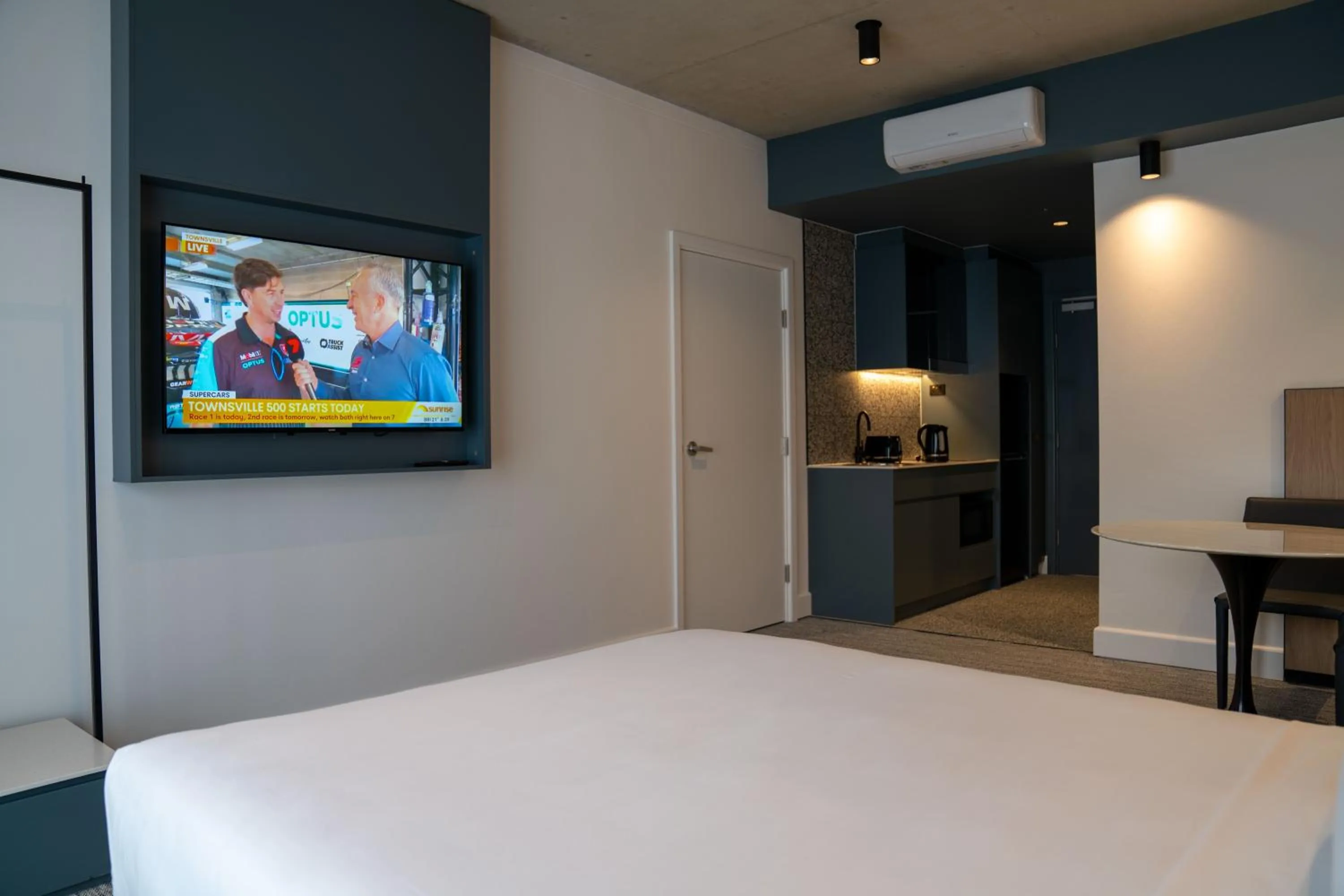 TV and multimedia, Bed in Value Suites Penrith
