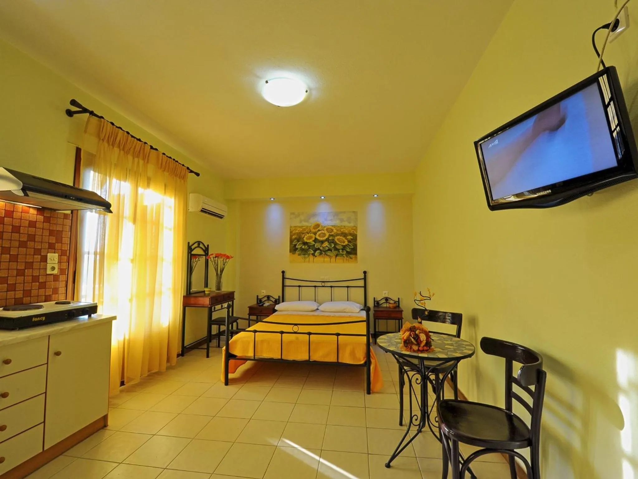 Photo of the whole room in Iliotropio Studios