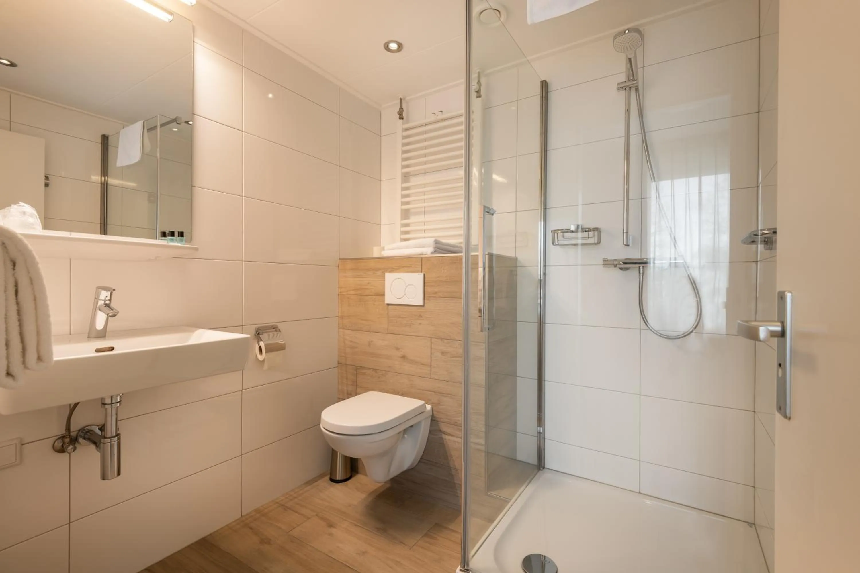 Shower in Hotel de Landmarke by Flow