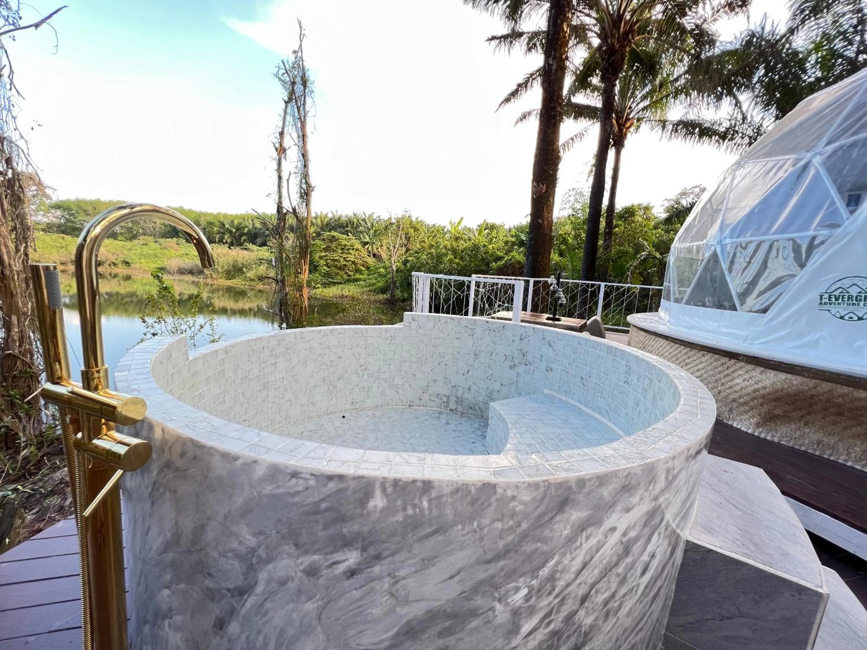 Hot Tub in Pang Long Chao resort
