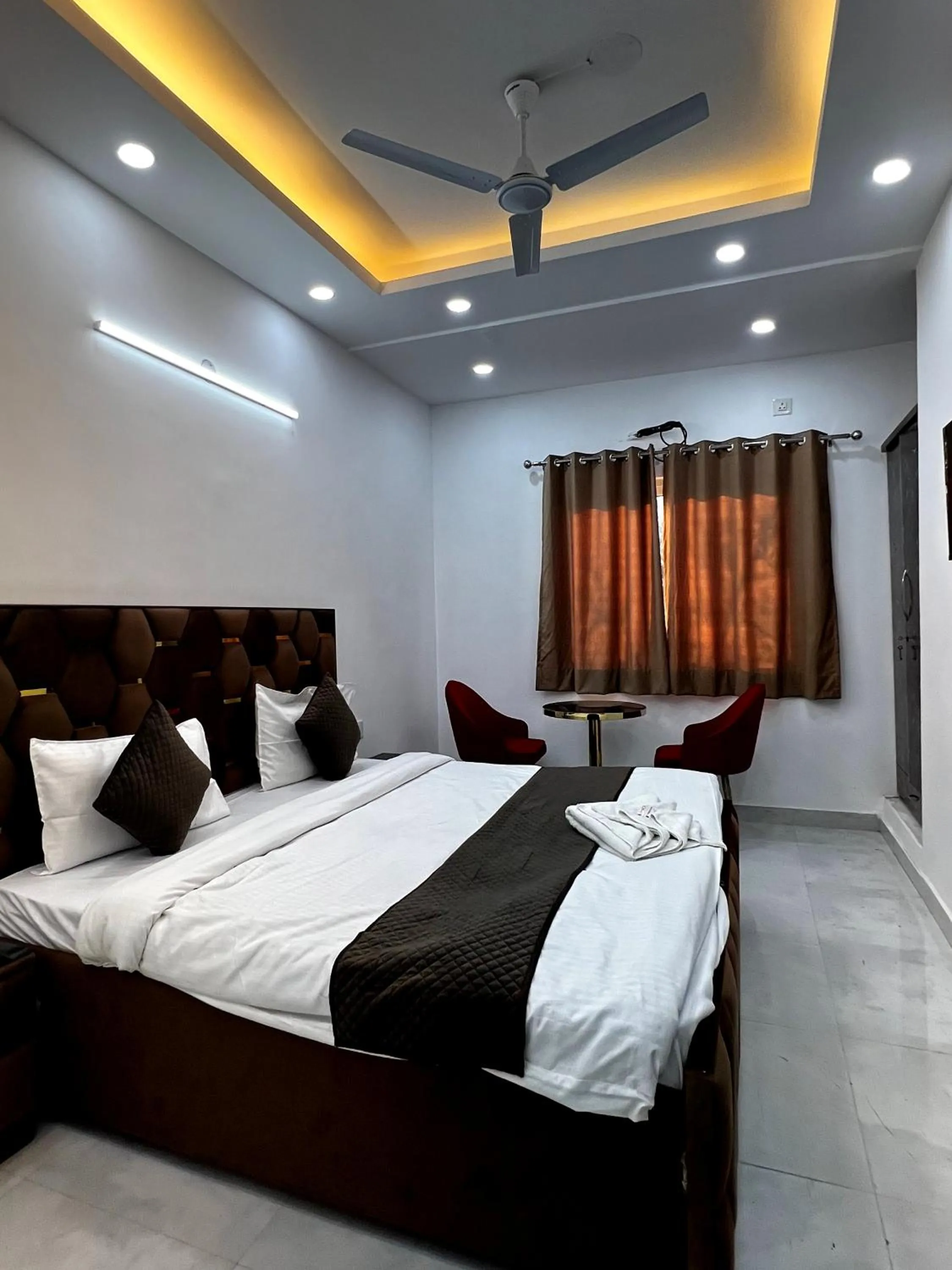 Bed in Hotel Trending Stay