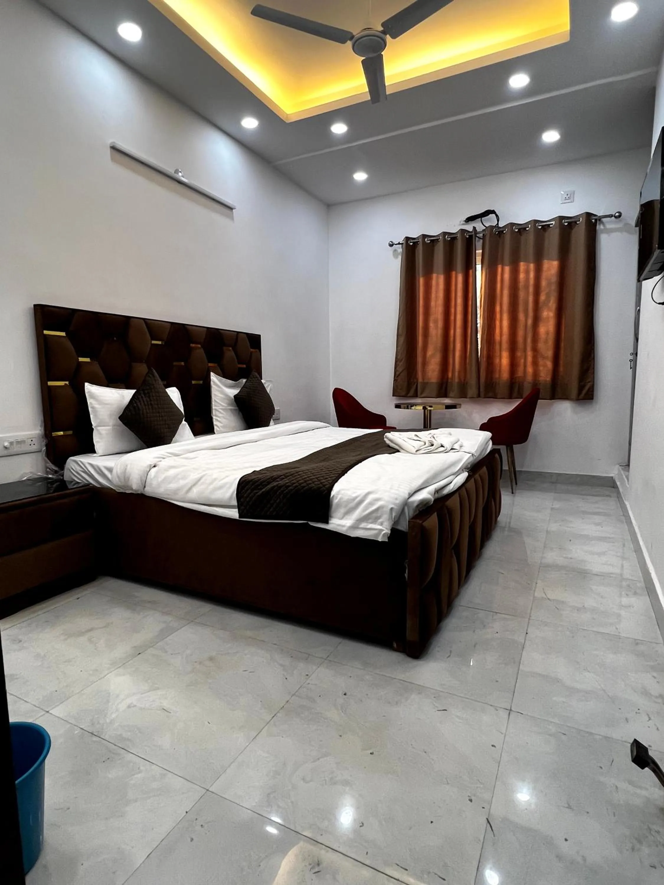 Bed in Hotel Trending Stay