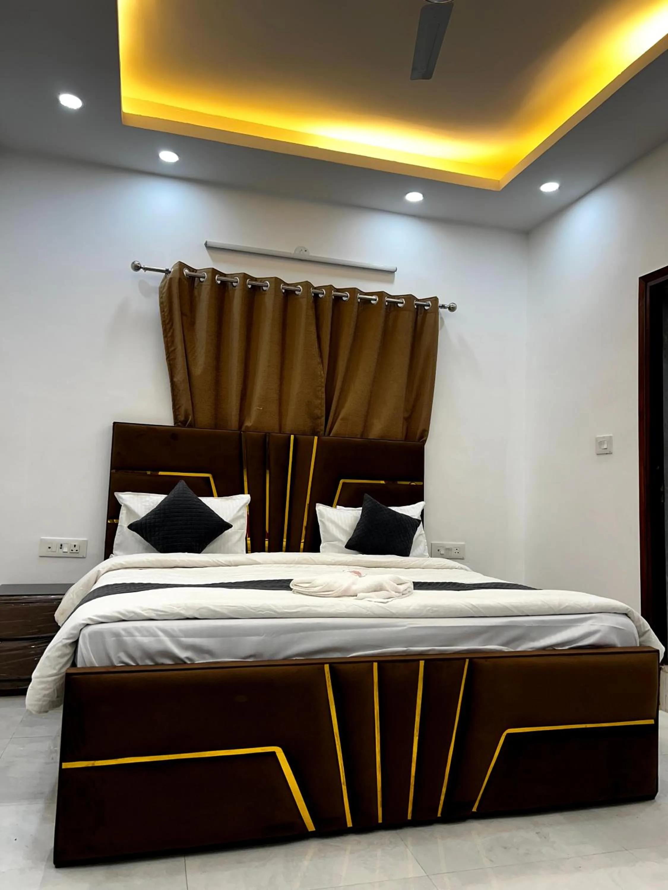 Bed in Hotel Trending Stay