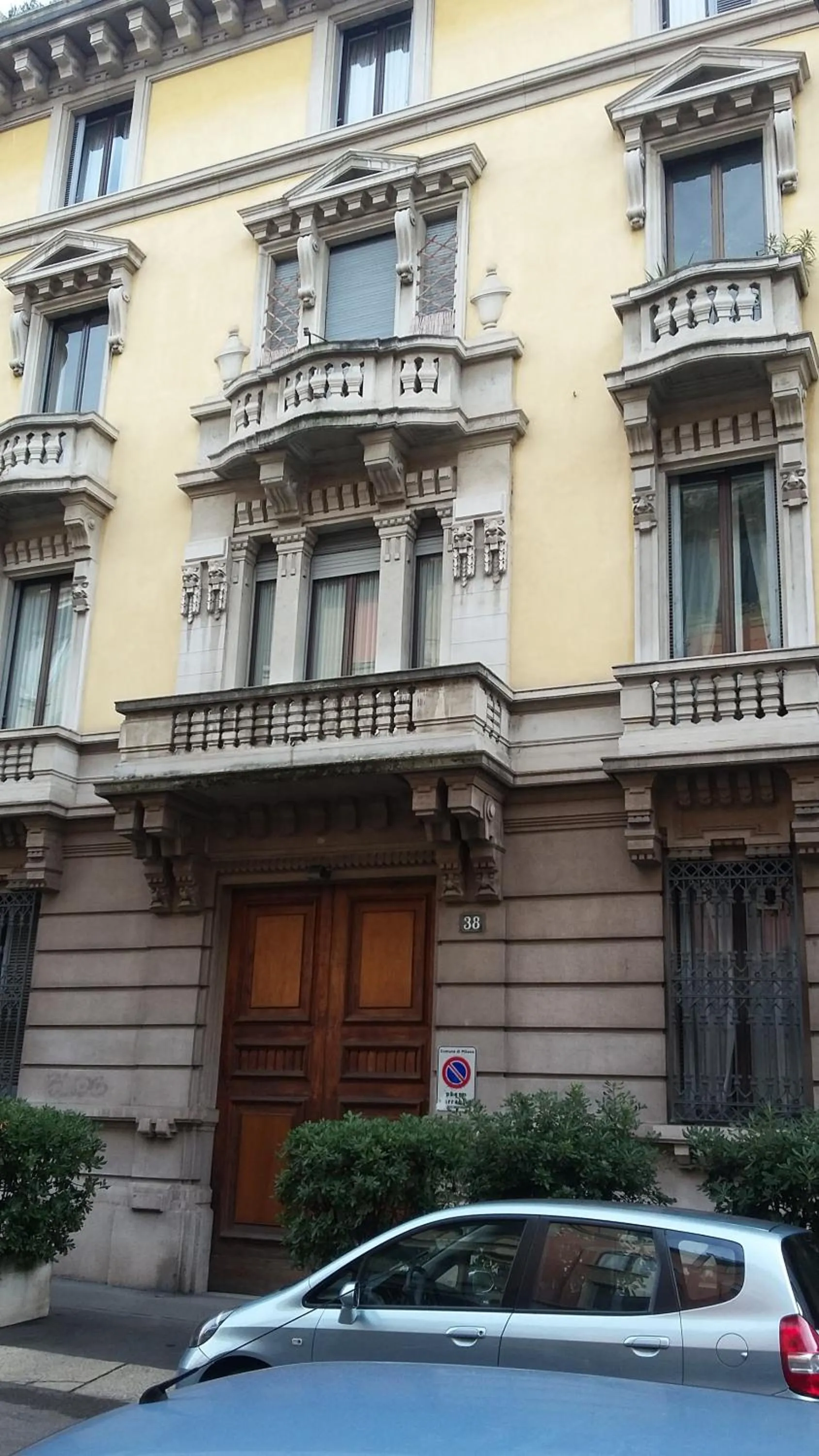 Street view in Bed+Art Milano Centrale