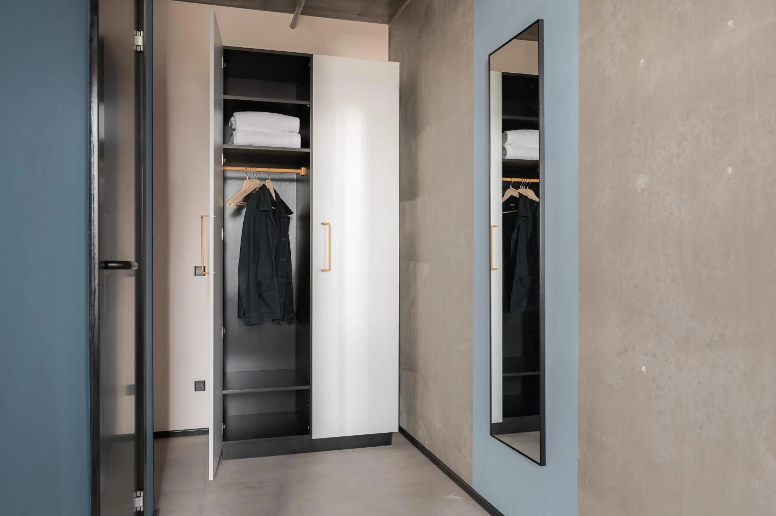 wardrobe in Daniel&Jacob's urban studios and boutique apartments
