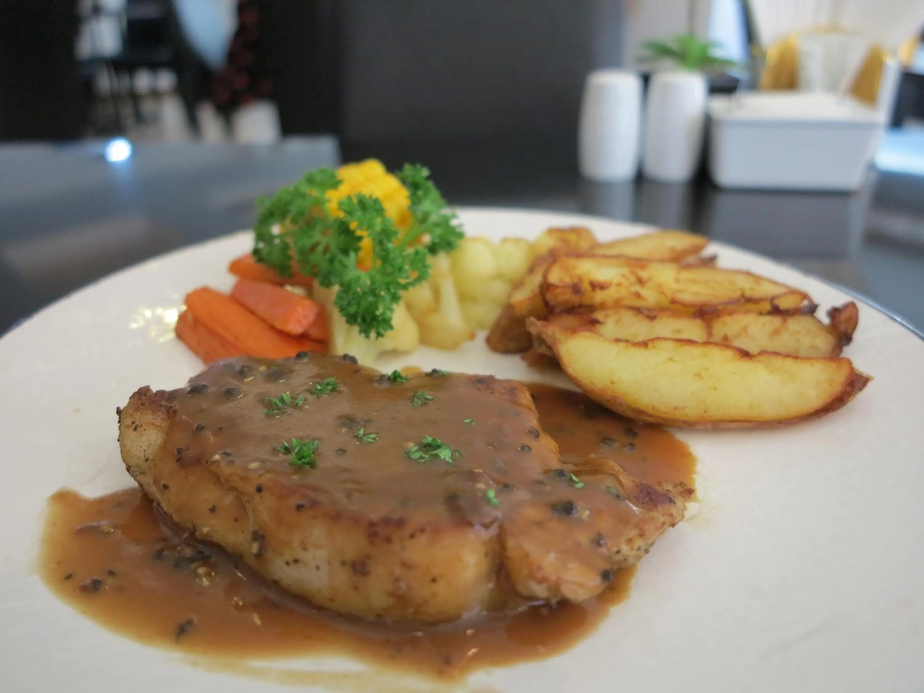 Restaurant/places to eat in The Grand Sathorn