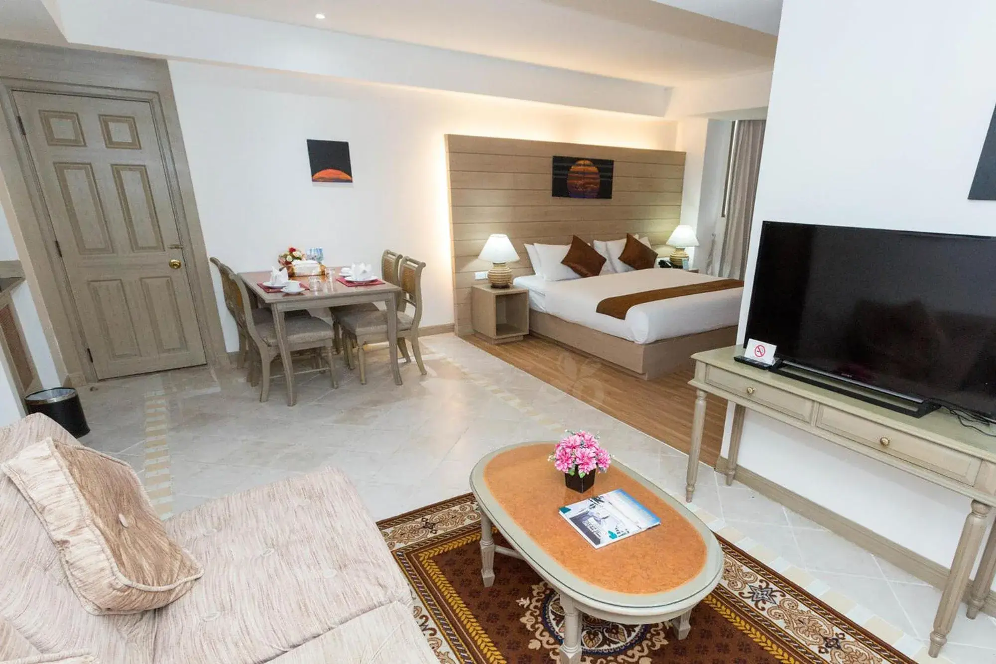 Executive Suite in The Grand Sathorn Executive Suite in The Grand Sathorn