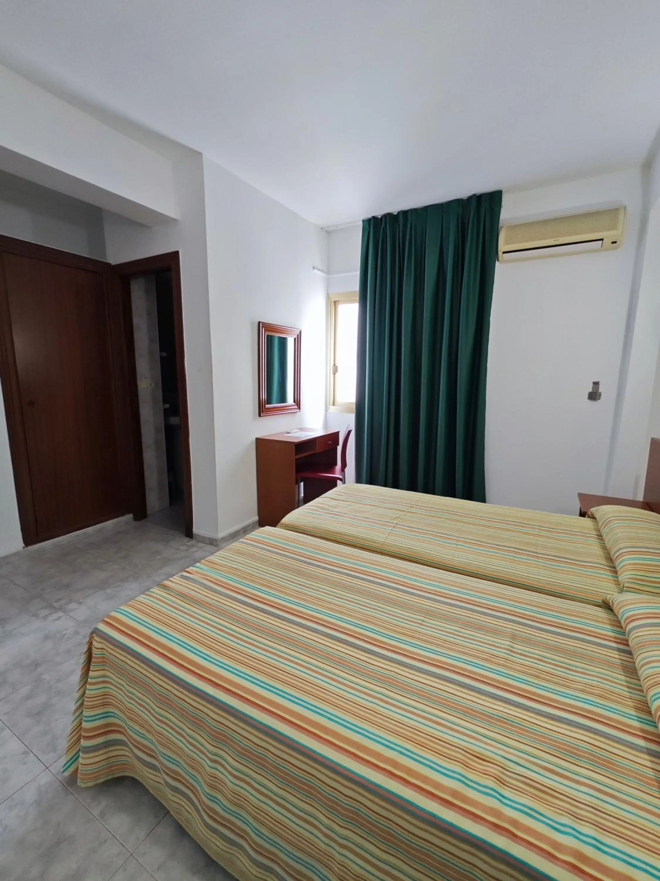 Photo of the whole room, Bed in Hotel Camposol