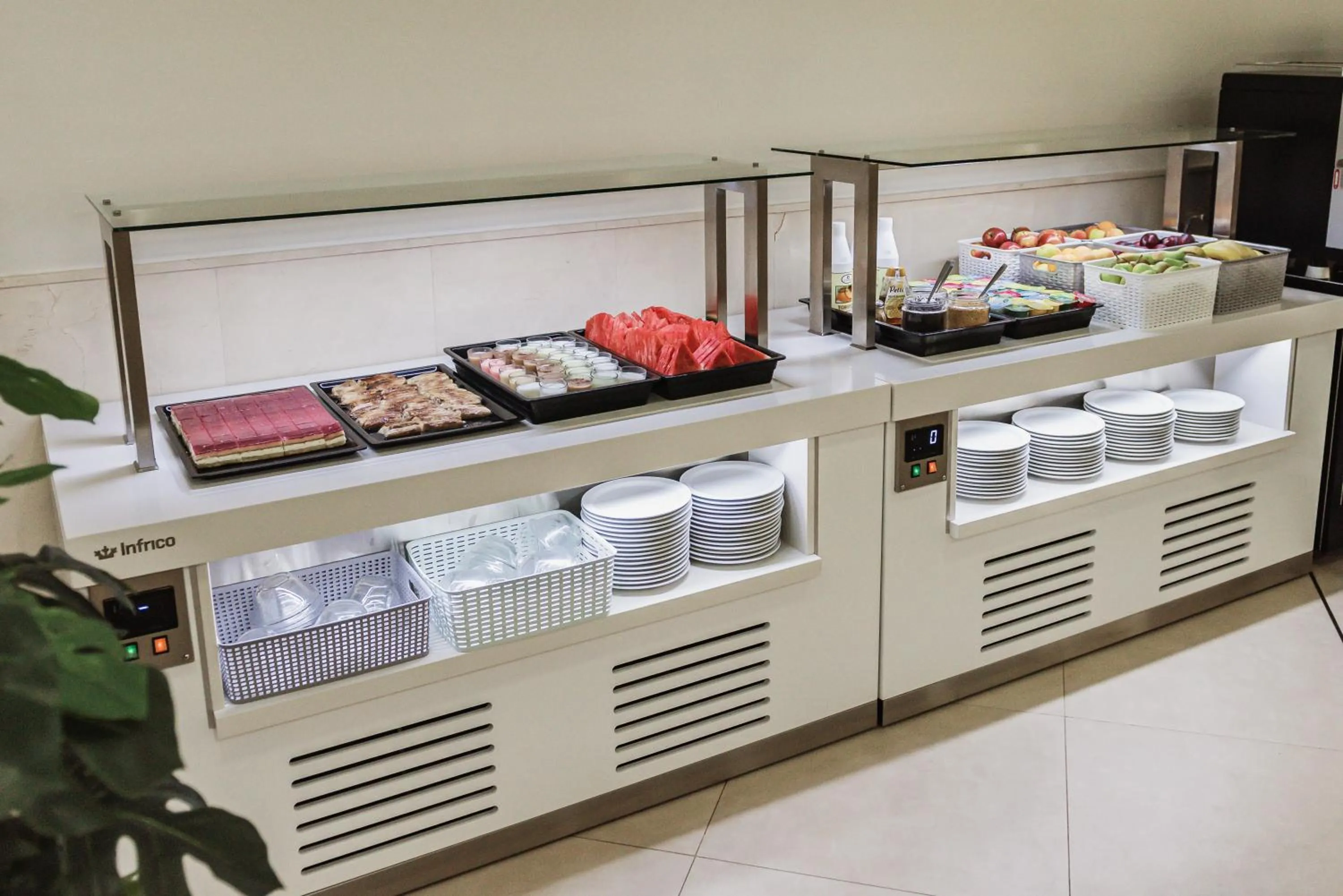 Restaurant/places to eat in Hotel Camposol