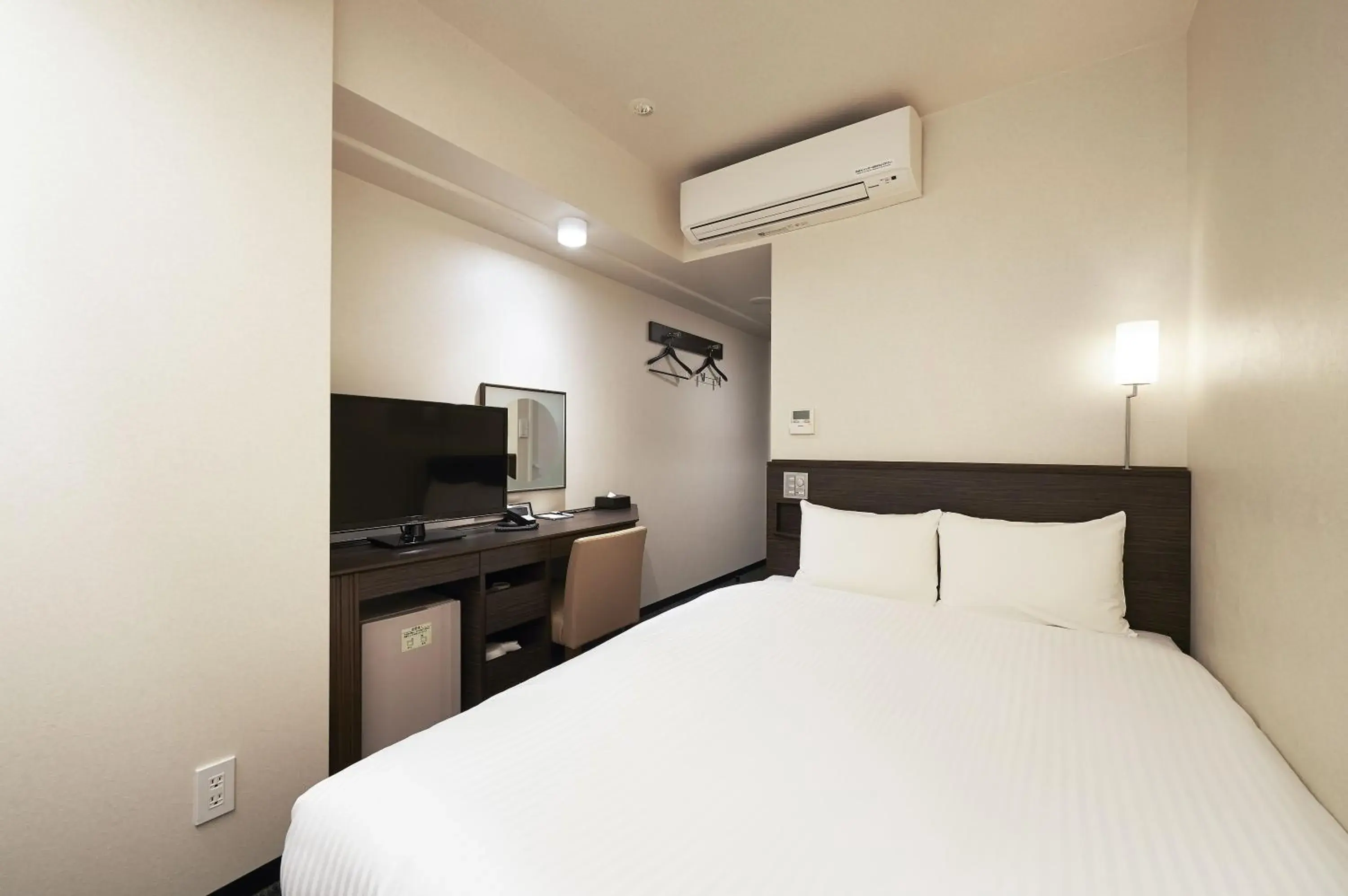 Double Room - single occupancy - Smoking in Sotetsu Fresa Inn Ochanomizu Jimbocho Double Room - single occupancy - Smoking in Sotetsu Fresa Inn Ochanomizu Jimbocho