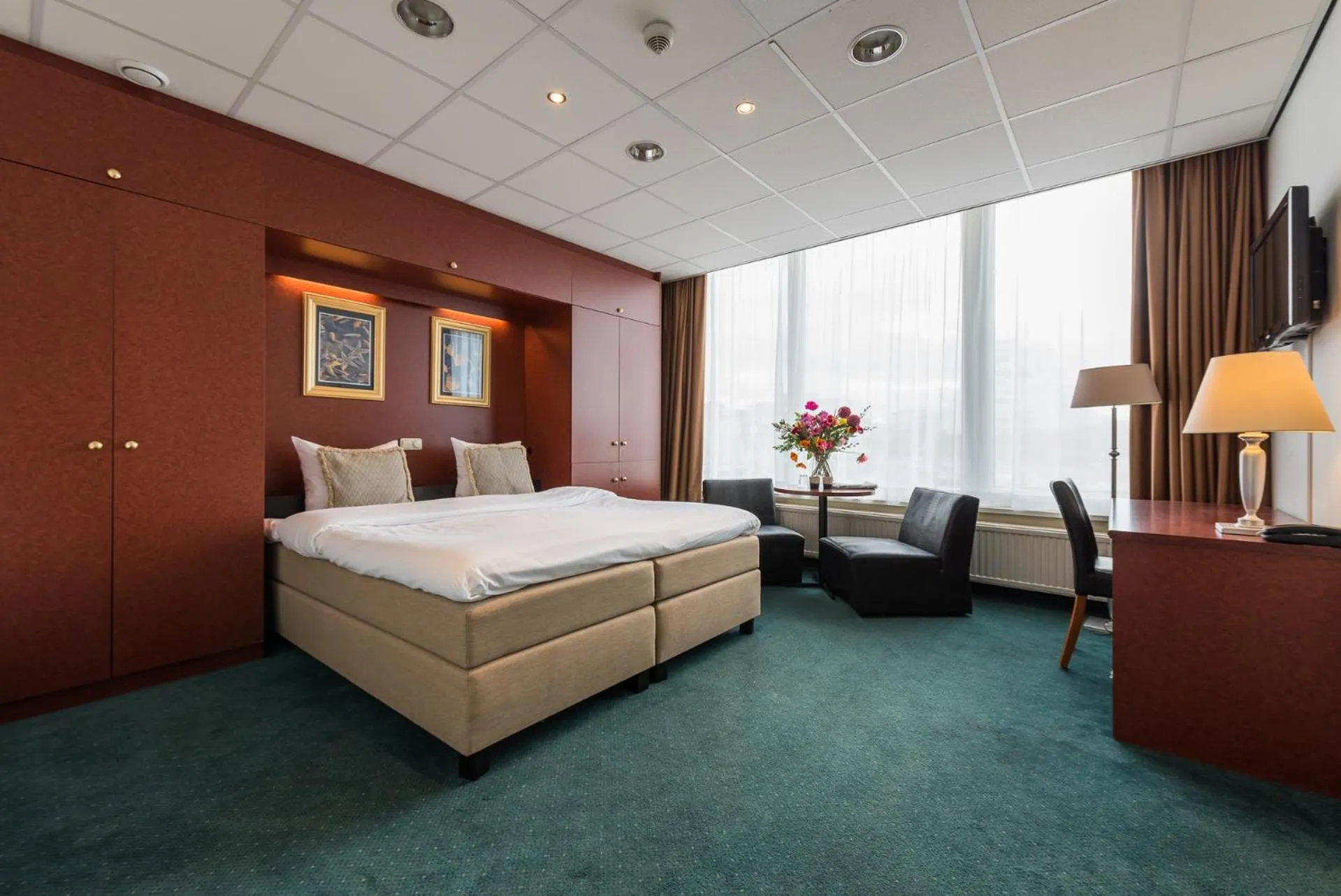 Photo of the whole room, Bed in Prominent Inn Hotel