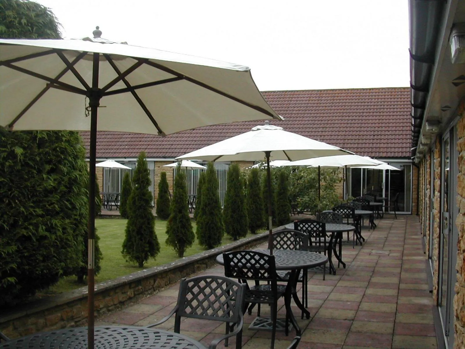 Facade/entrance in Hollies Hotel