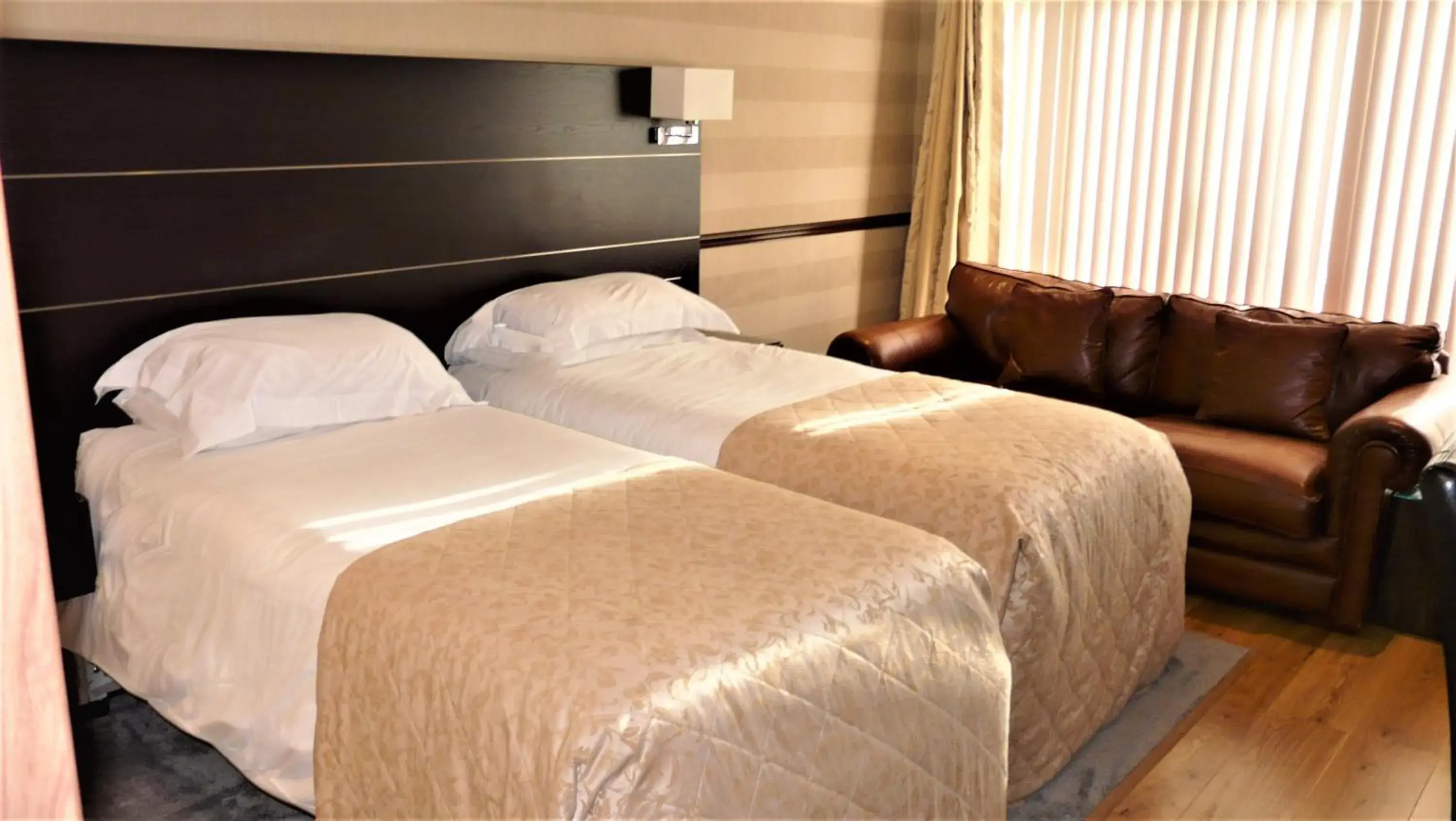 Luxury Twin Room in Hollies Hotel Luxury Twin Room in Hollies Hotel