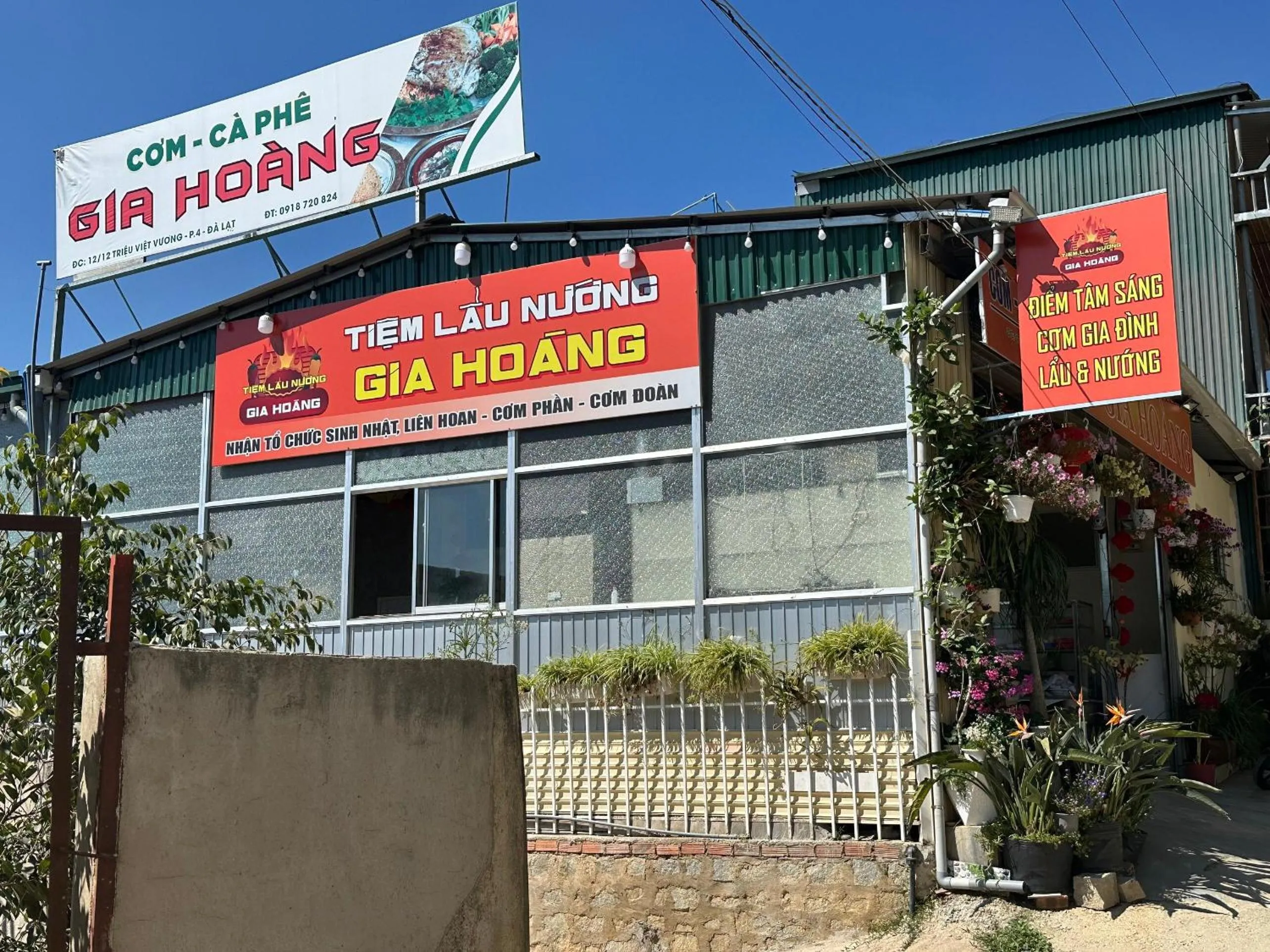 Facade/entrance in OYO 1228 Gia Hoang Homestay