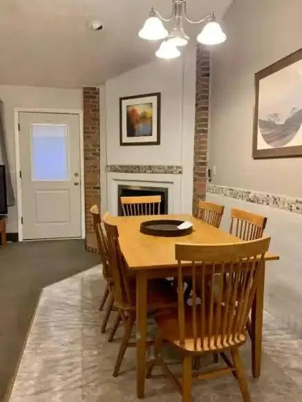 Dining area in Endless Mountain Resort