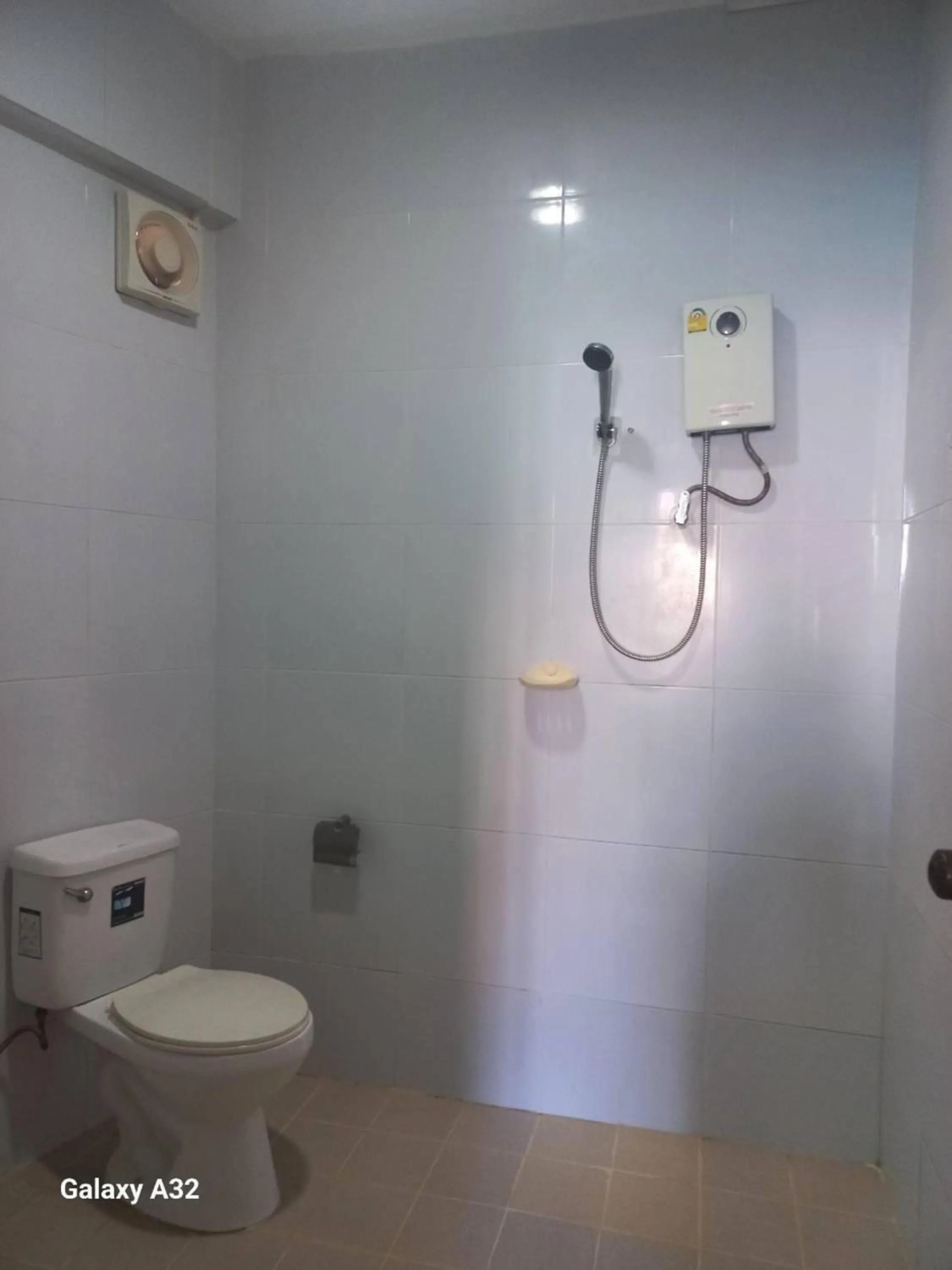 Bathroom in OYO 75474 Funkey Fulung Andy & Tan Guest House