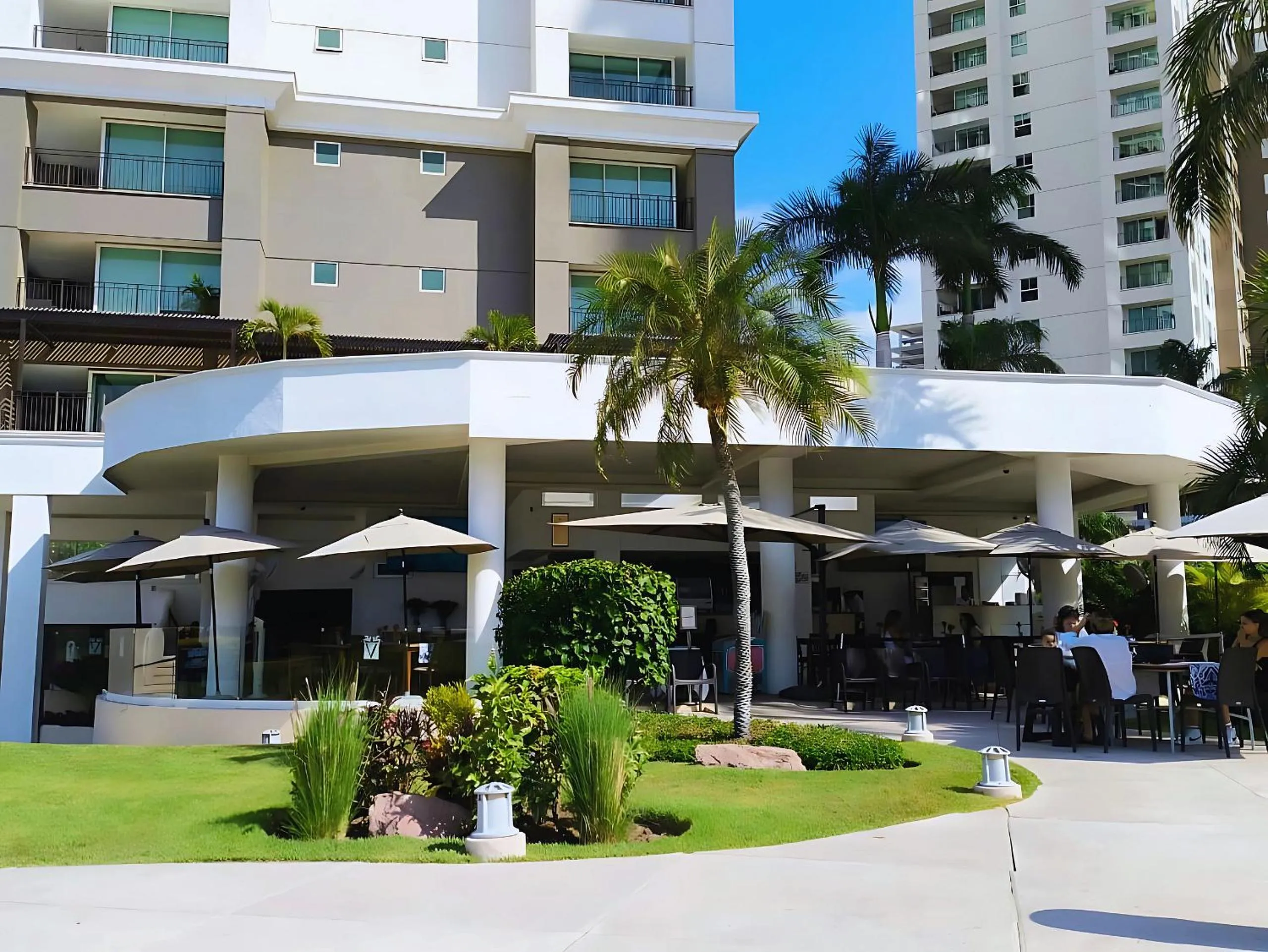 Restaurant/places to eat in Grand Venetian Comfort