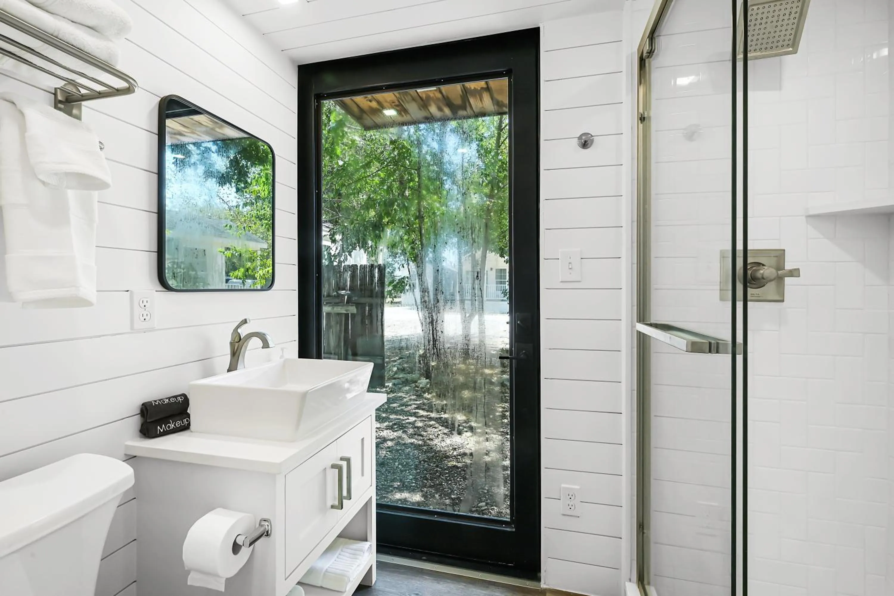 Bathroom in Melrose River Club Resort