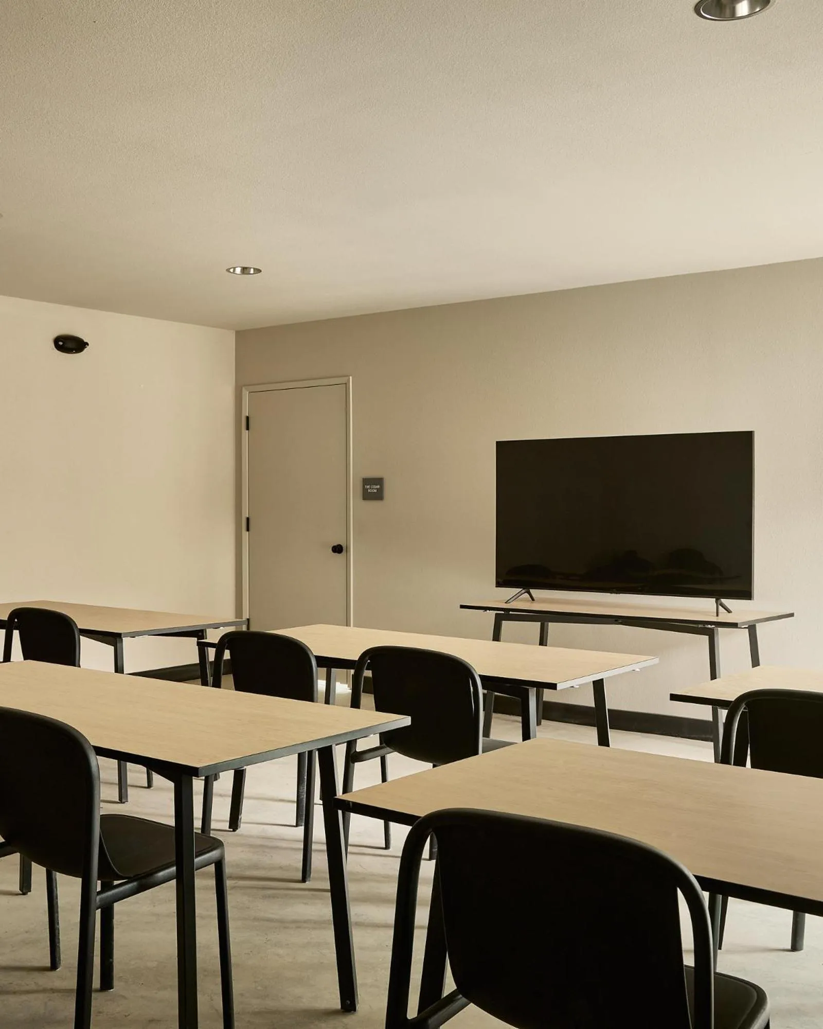 Meeting/conference room in AutoCamp Sequoia