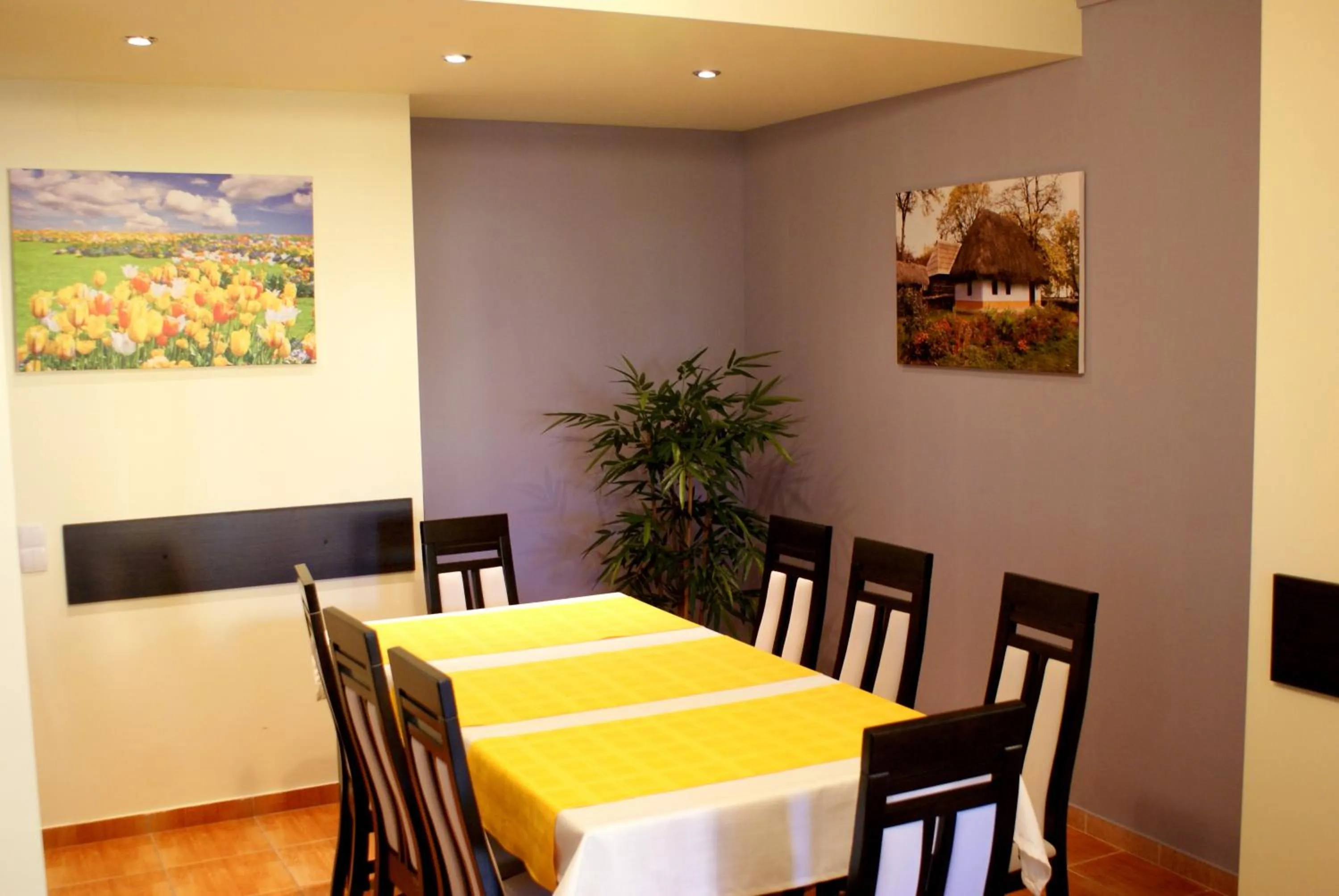 Restaurant/places to eat in Casa Ardeleneasca