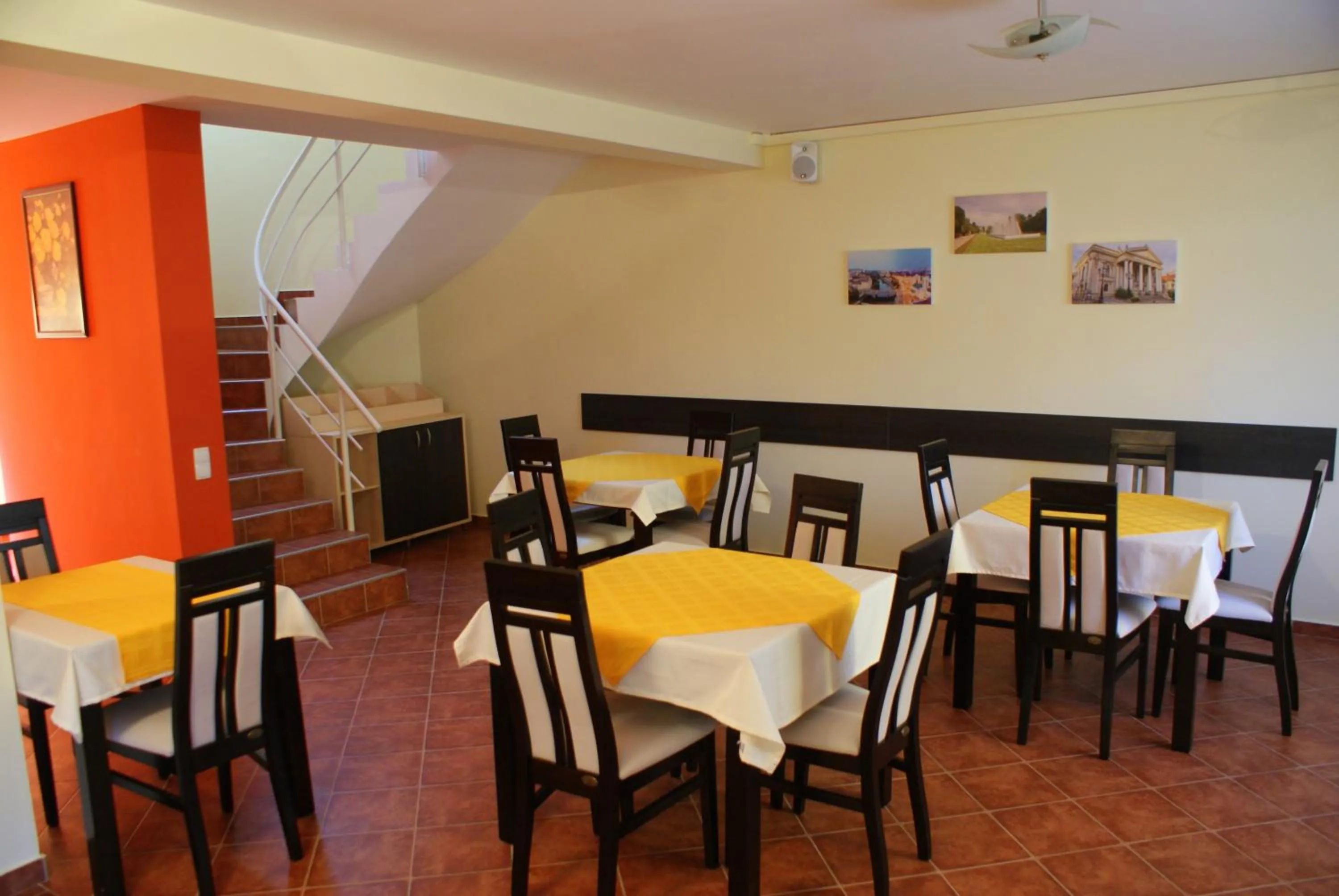 Restaurant/places to eat in Casa Ardeleneasca