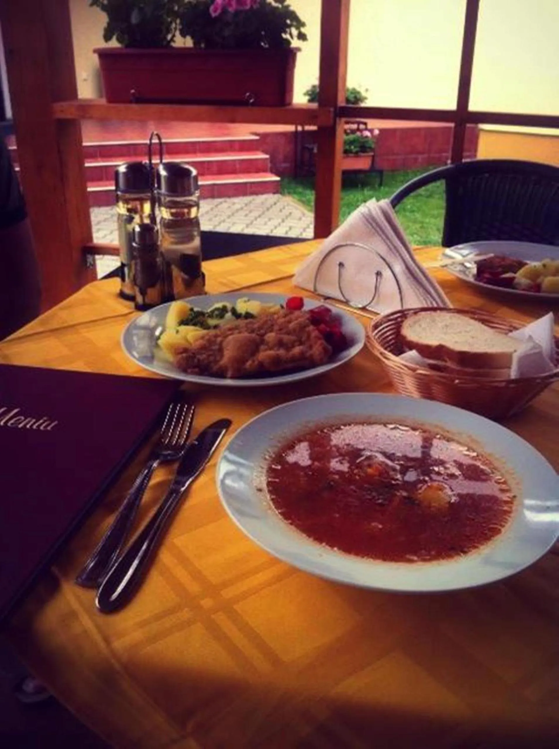 Restaurant/places to eat in Casa Ardeleneasca