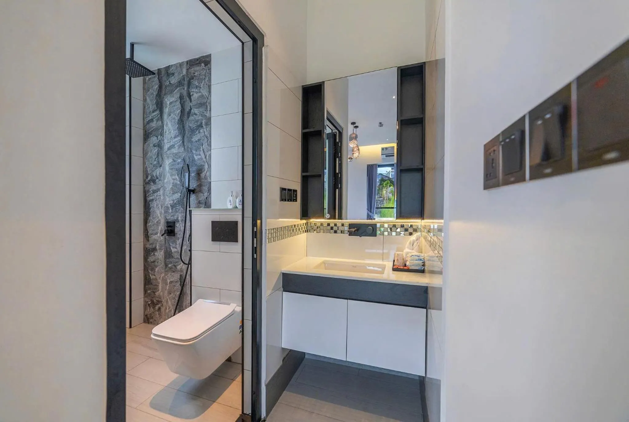 Toilet in LYN's HOTEL