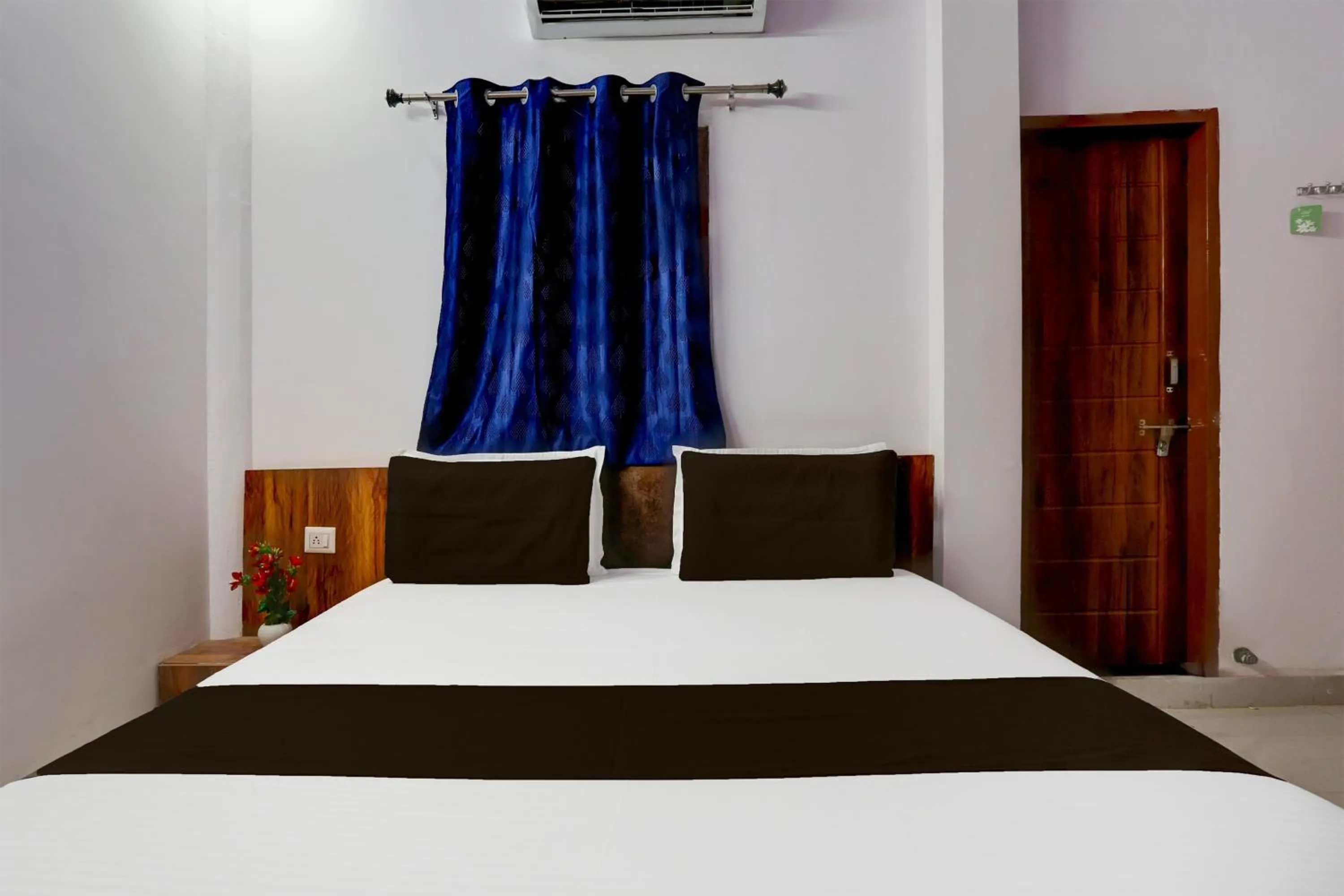 Bedroom, Bed in Hotel O Adinath Guest House