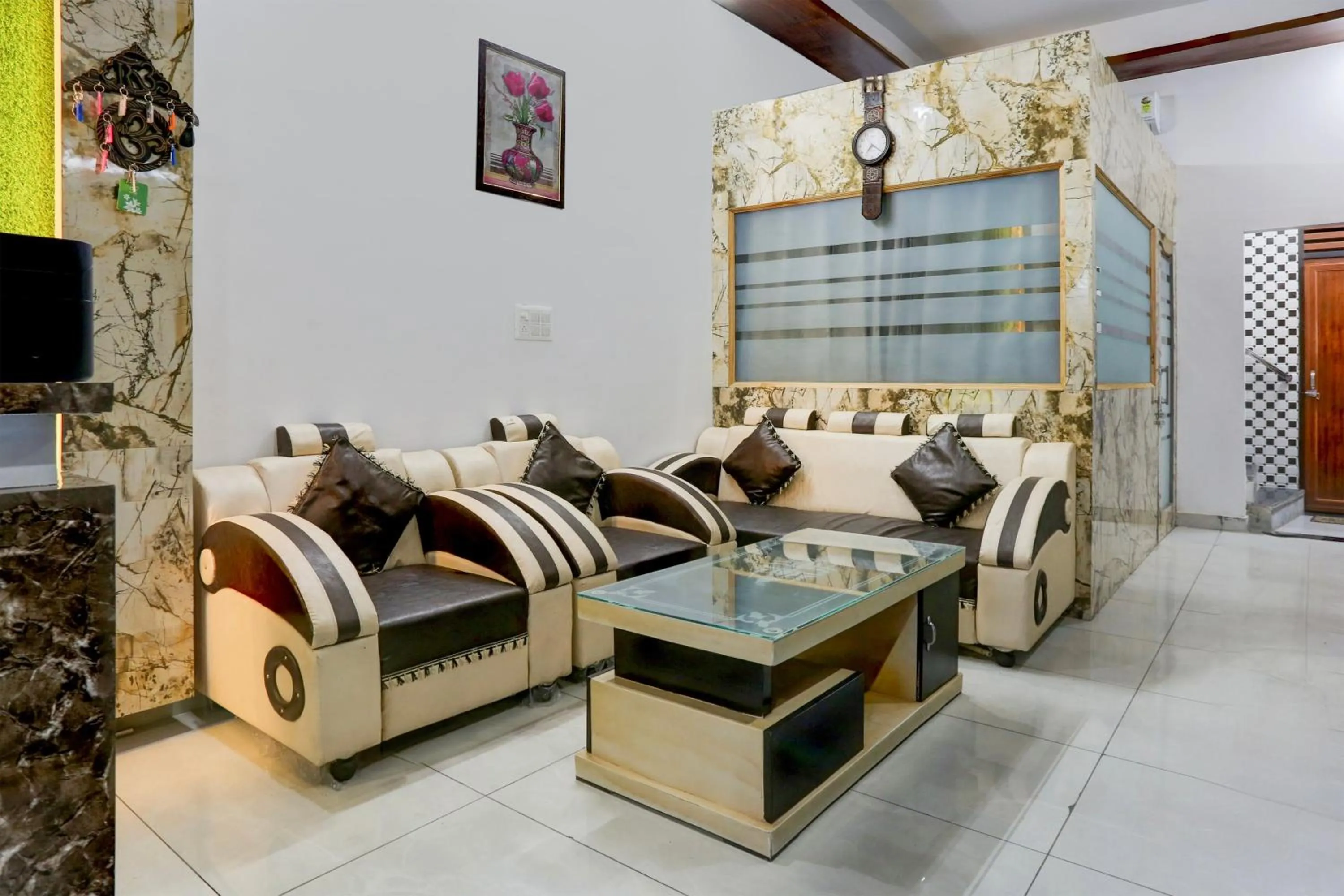 Lobby or reception in Hotel O Adinath Guest House