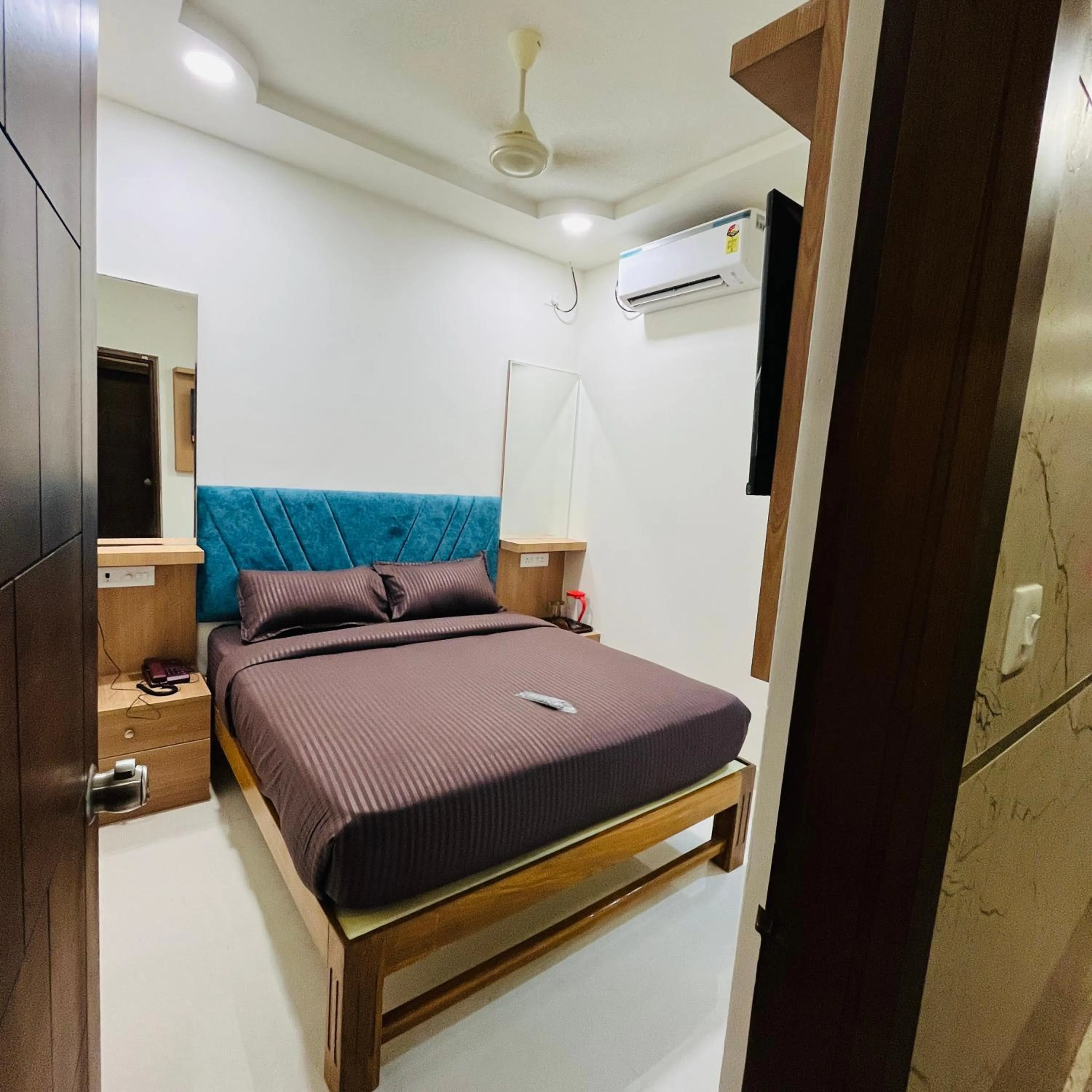 Photo of the whole room, Bed in Sundaram Residency Chennai