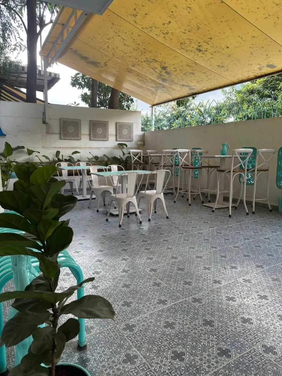 Restaurant/places to eat in StayBird - Divine Suites, Business Hotel, Kharadi