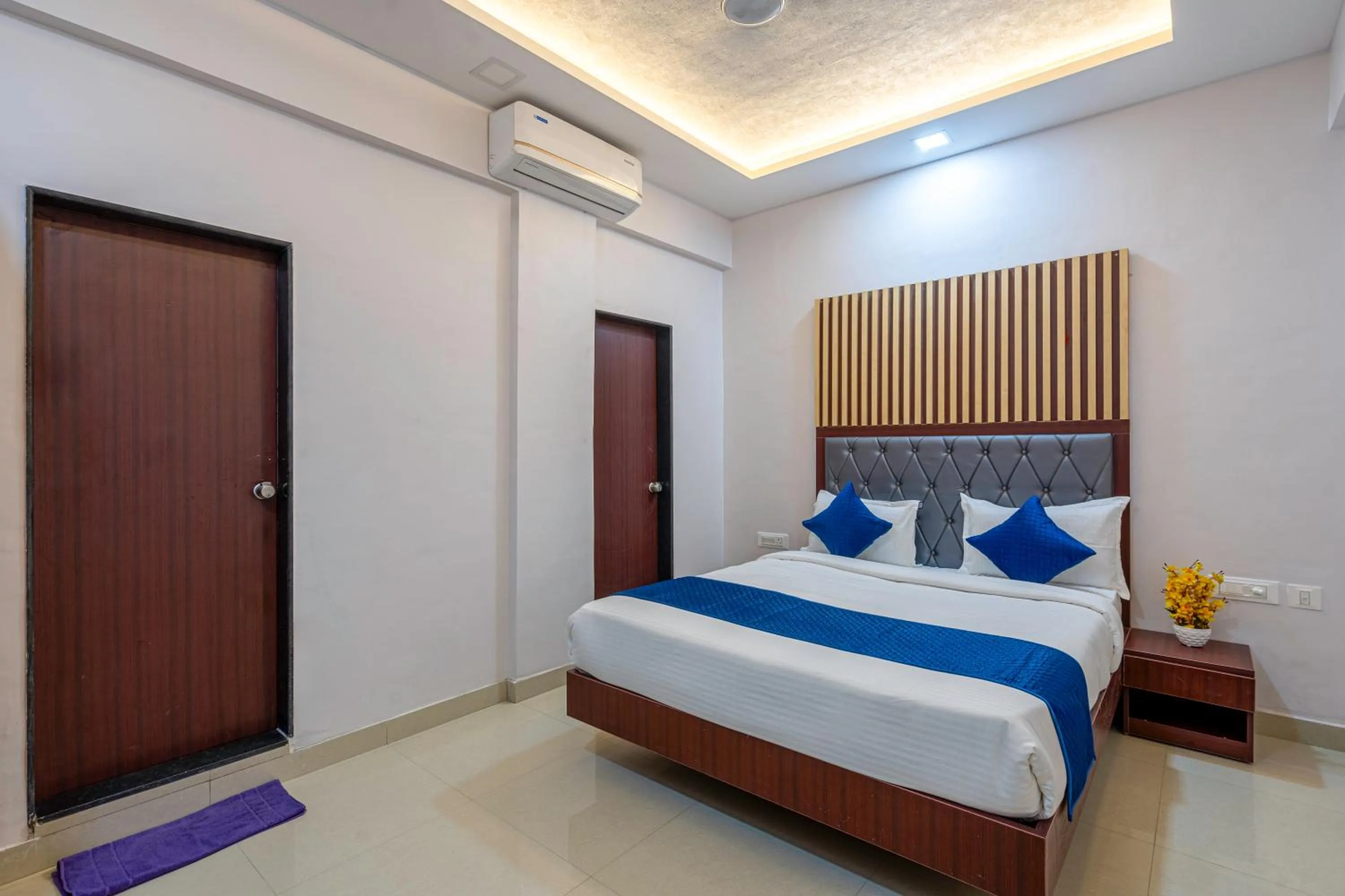 Bed in StayBird - Divine Suites, Business Hotel, Kharadi