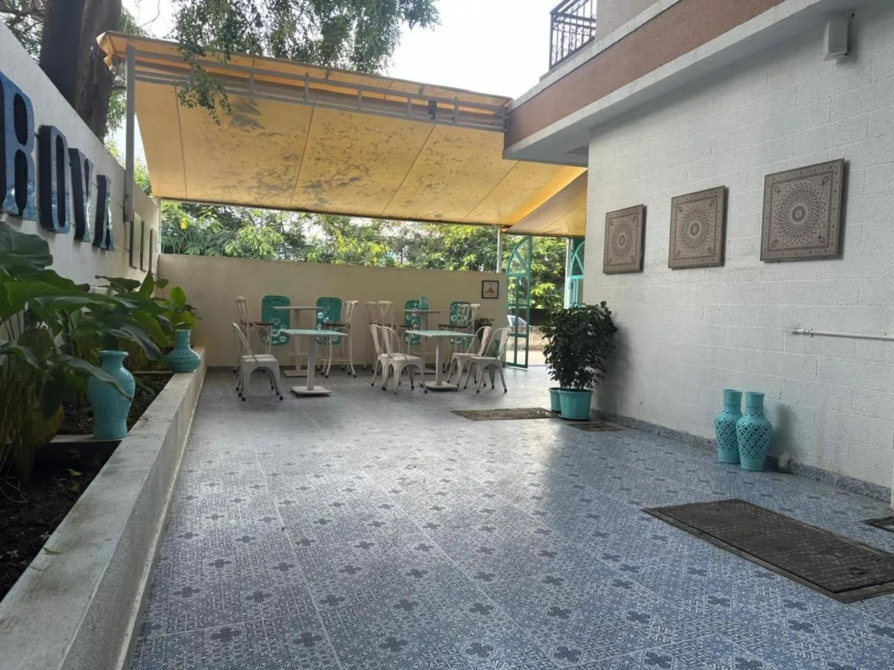 Restaurant/places to eat in StayBird - Divine Suites, Business Hotel, Kharadi