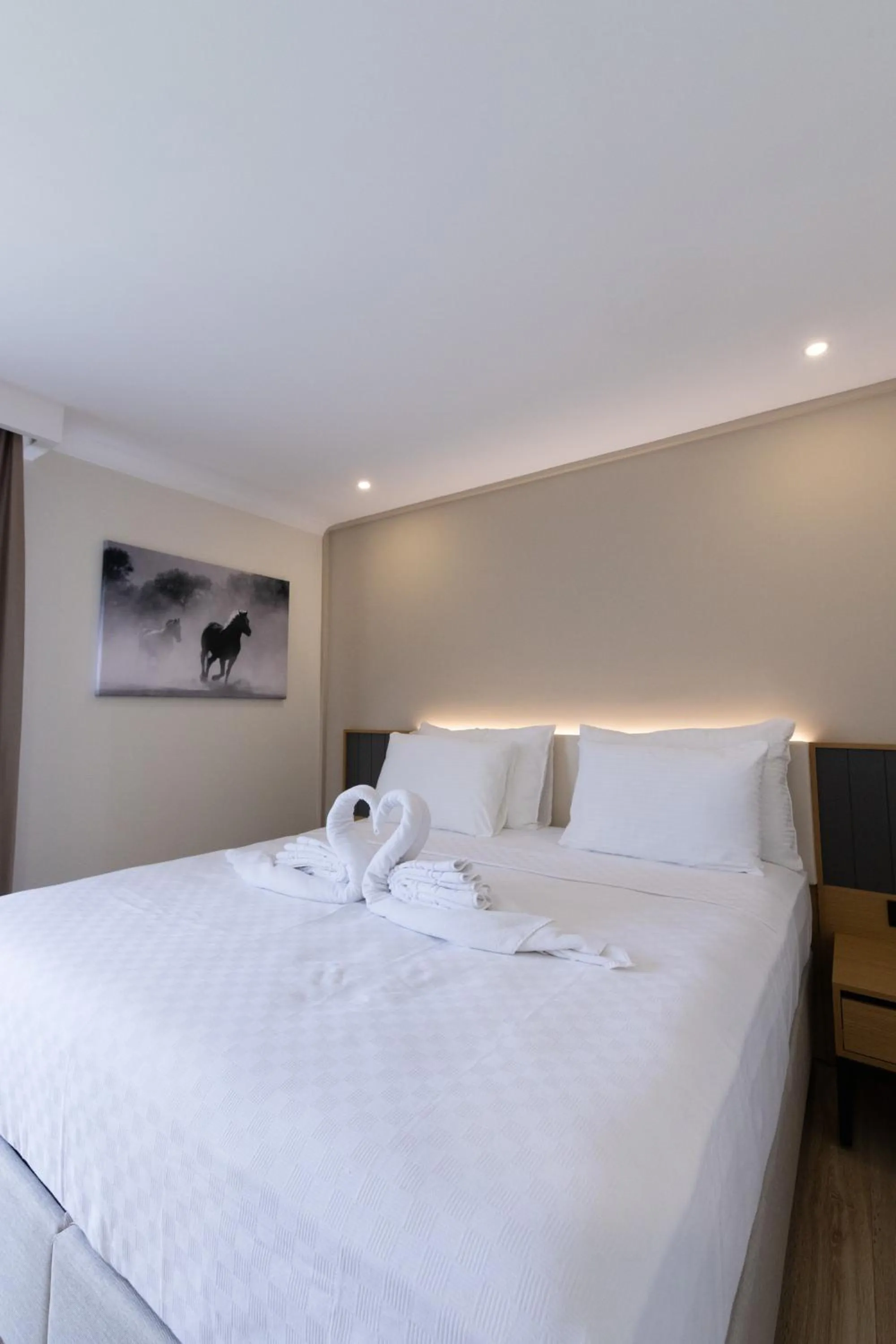 Bed in Three Points Hotel