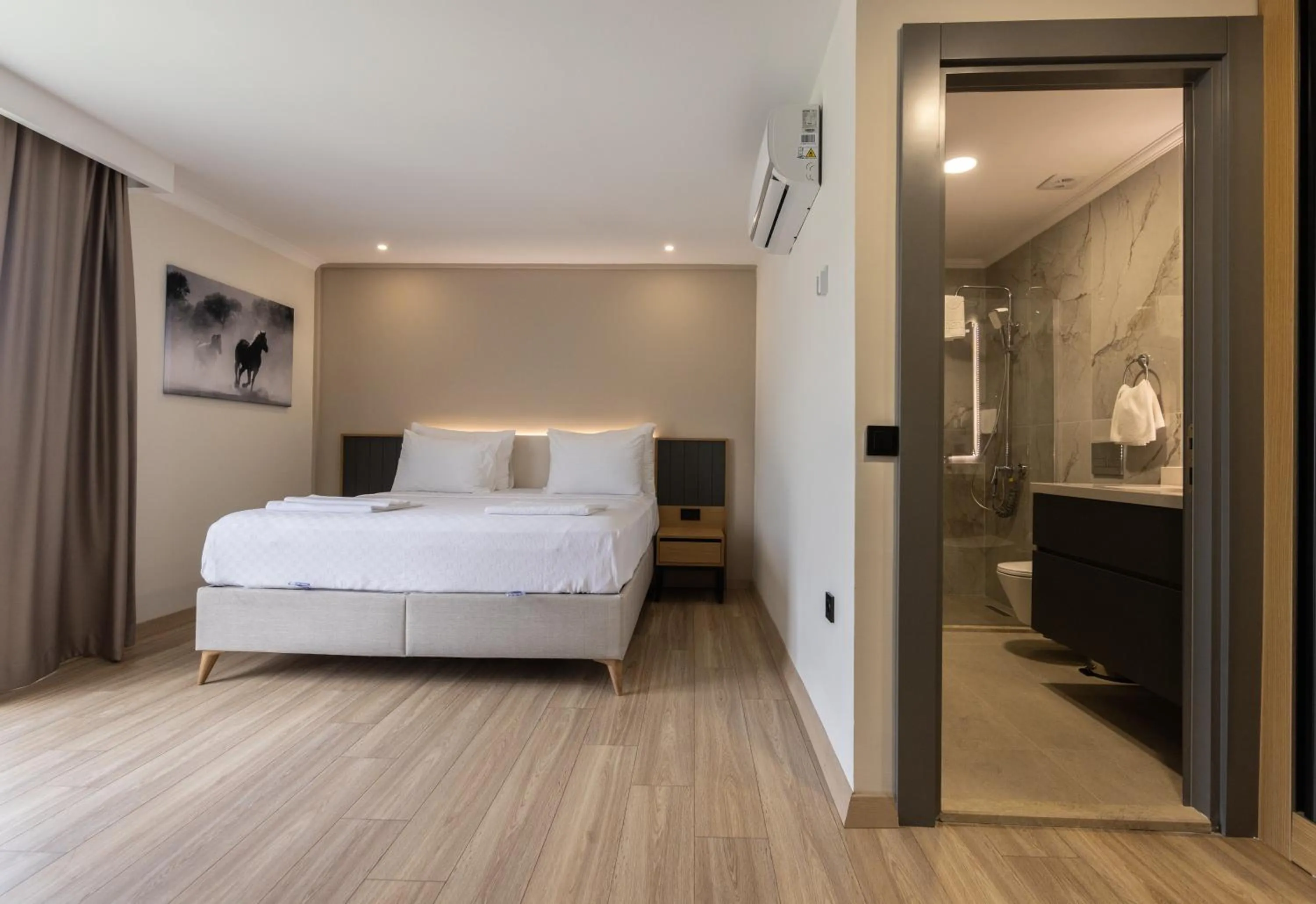 Photo of the whole room in Three Points Hotel