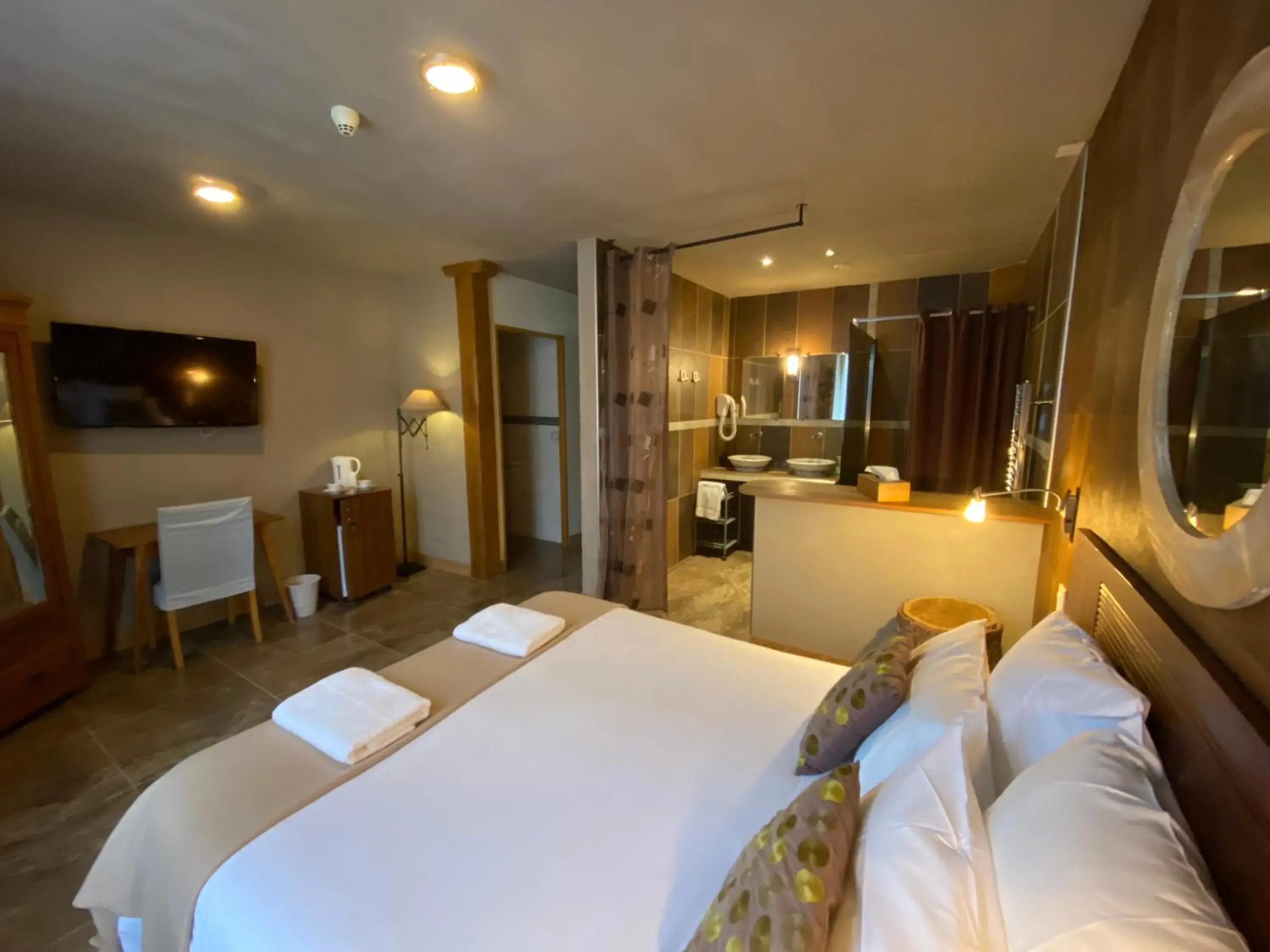 King Room - Disability Access in Domaine du Grand Etang King Room - Disability Access in Domaine du Grand Etang