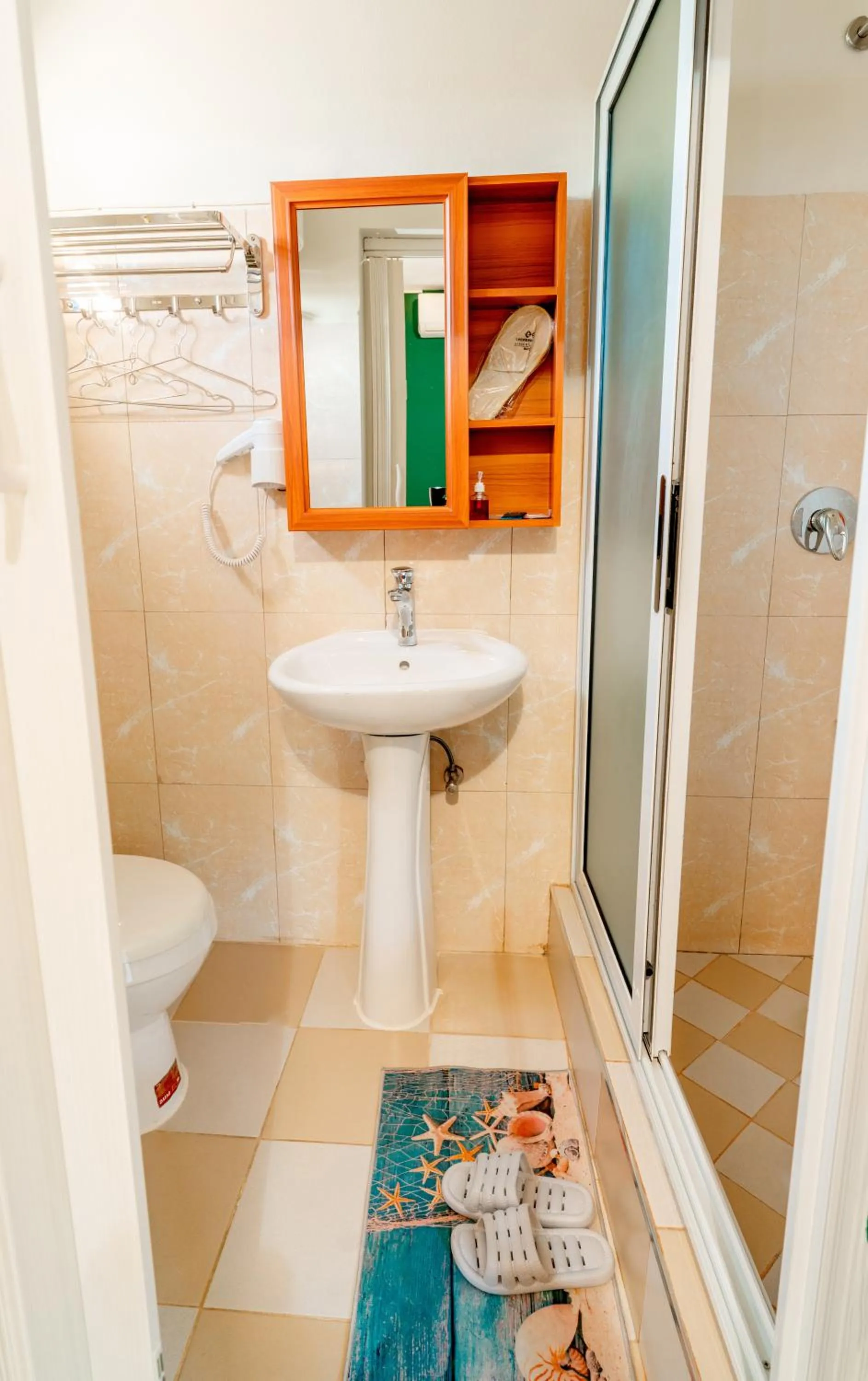 Shower in Hotel Bom Amigo