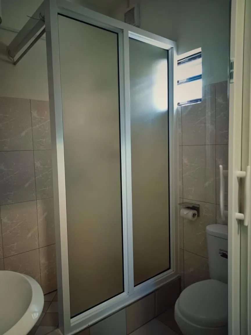 Shower in Hotel Bom Amigo