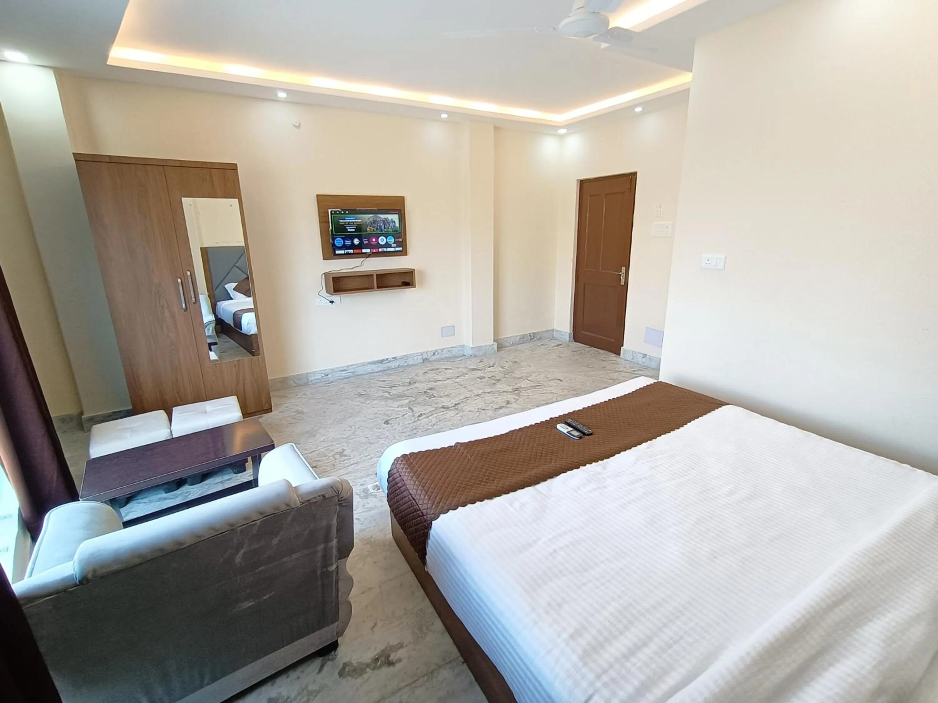 Seating area, Bed in Collection O Hotel Danish Dreamstay