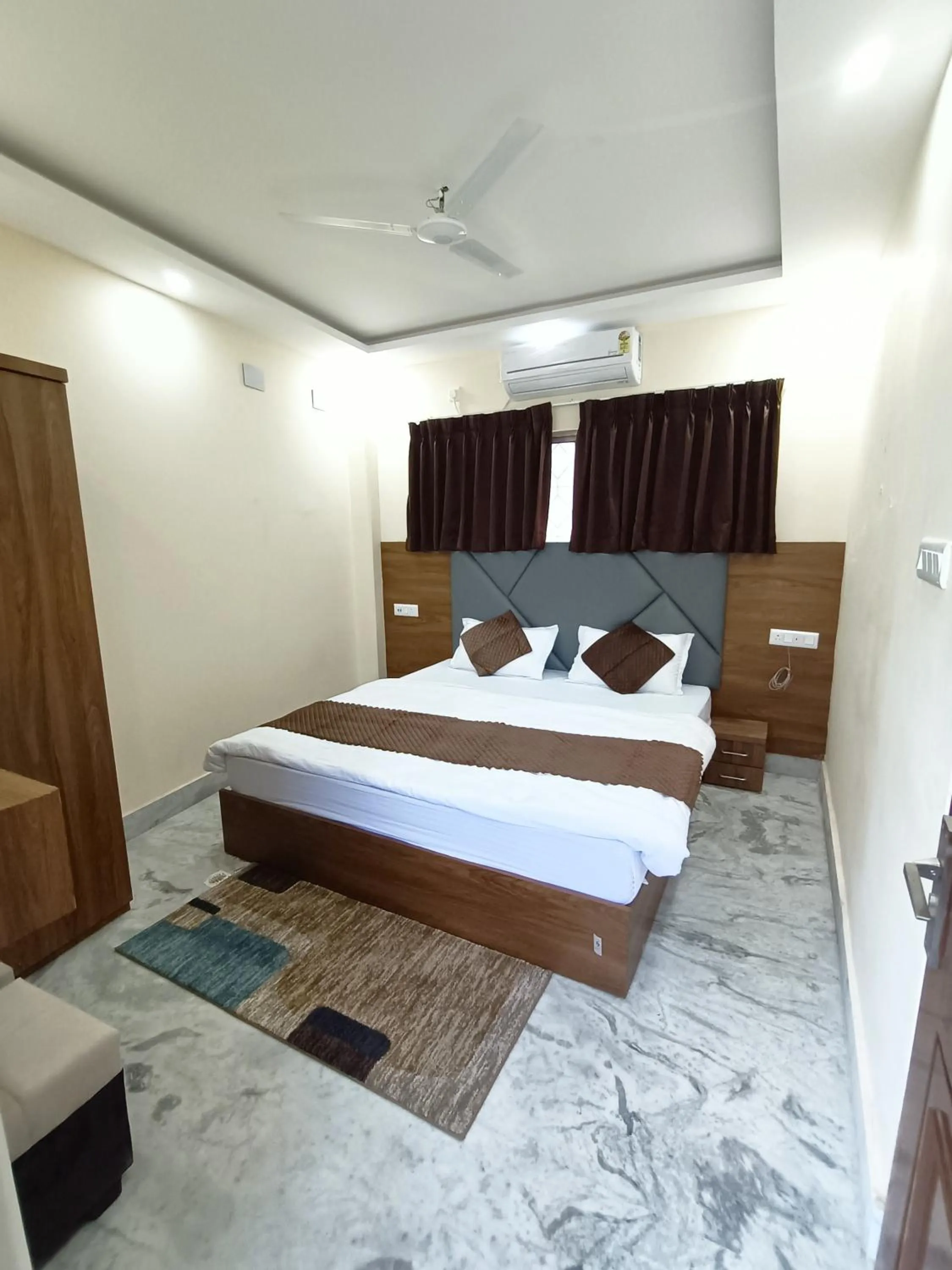 Property building, Bed in Collection O Hotel Danish Dreamstay