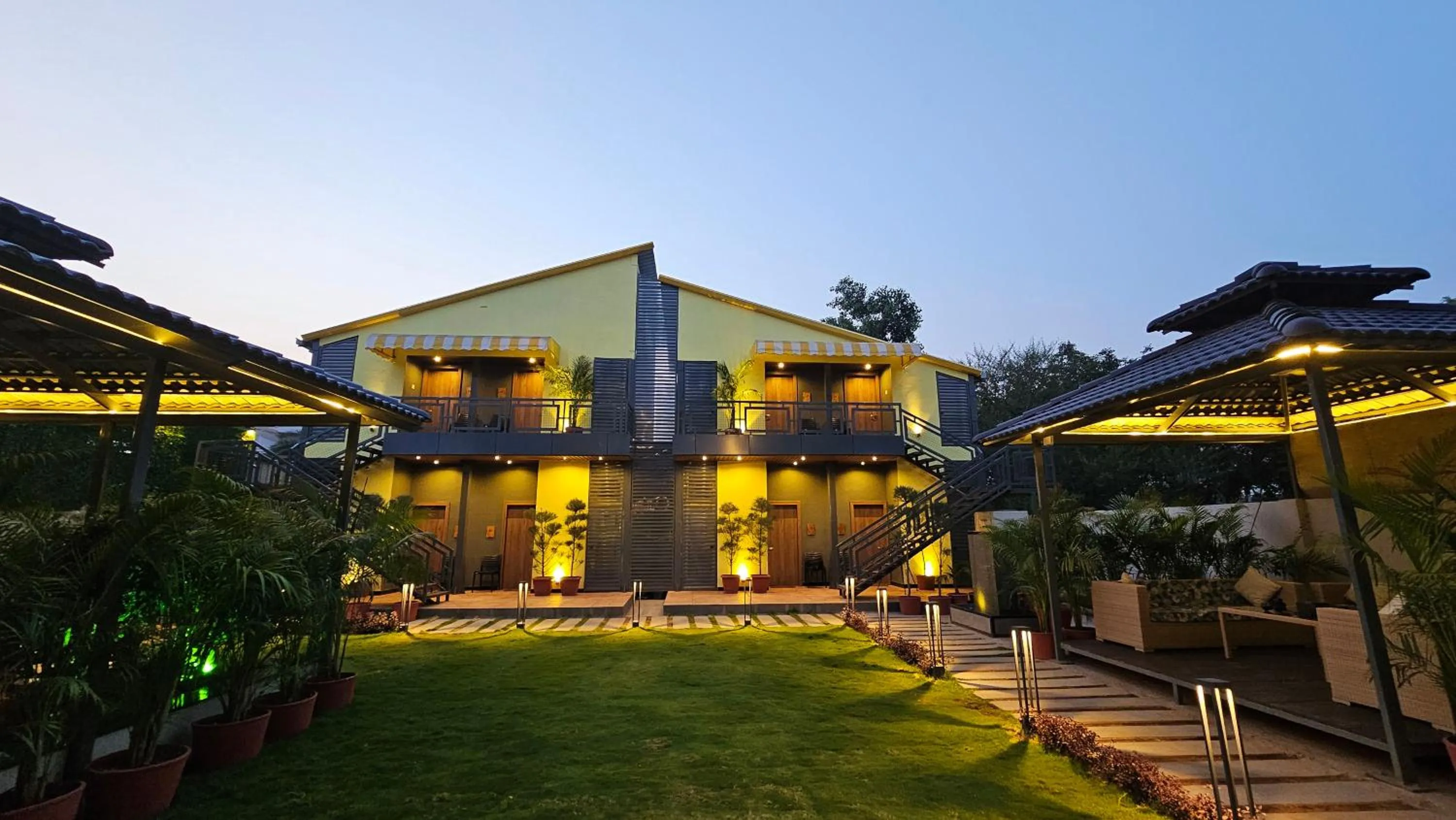 Property building in Casa Oro