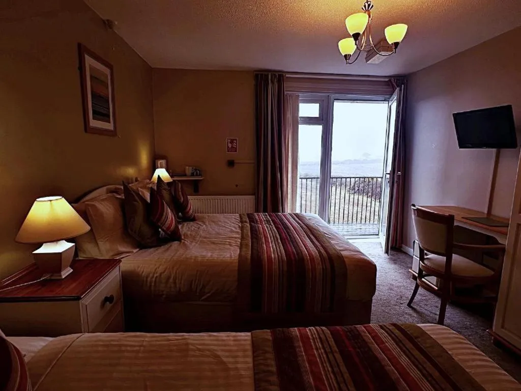 Bedroom, Bed in Ocean Haze Hotel