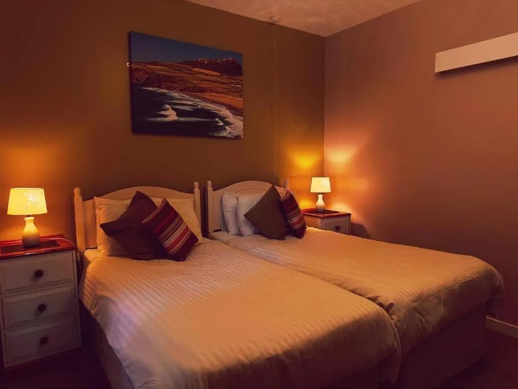 Bedroom, Bed in Ocean Haze Hotel