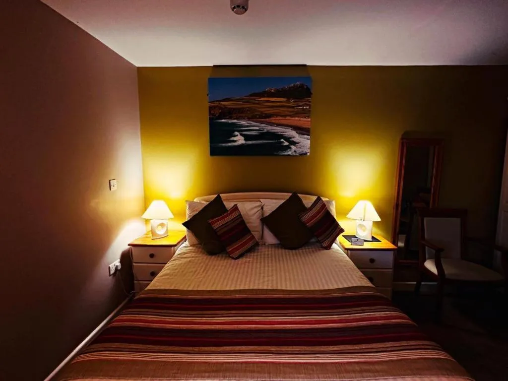 Bedroom, Bed in Ocean Haze Hotel