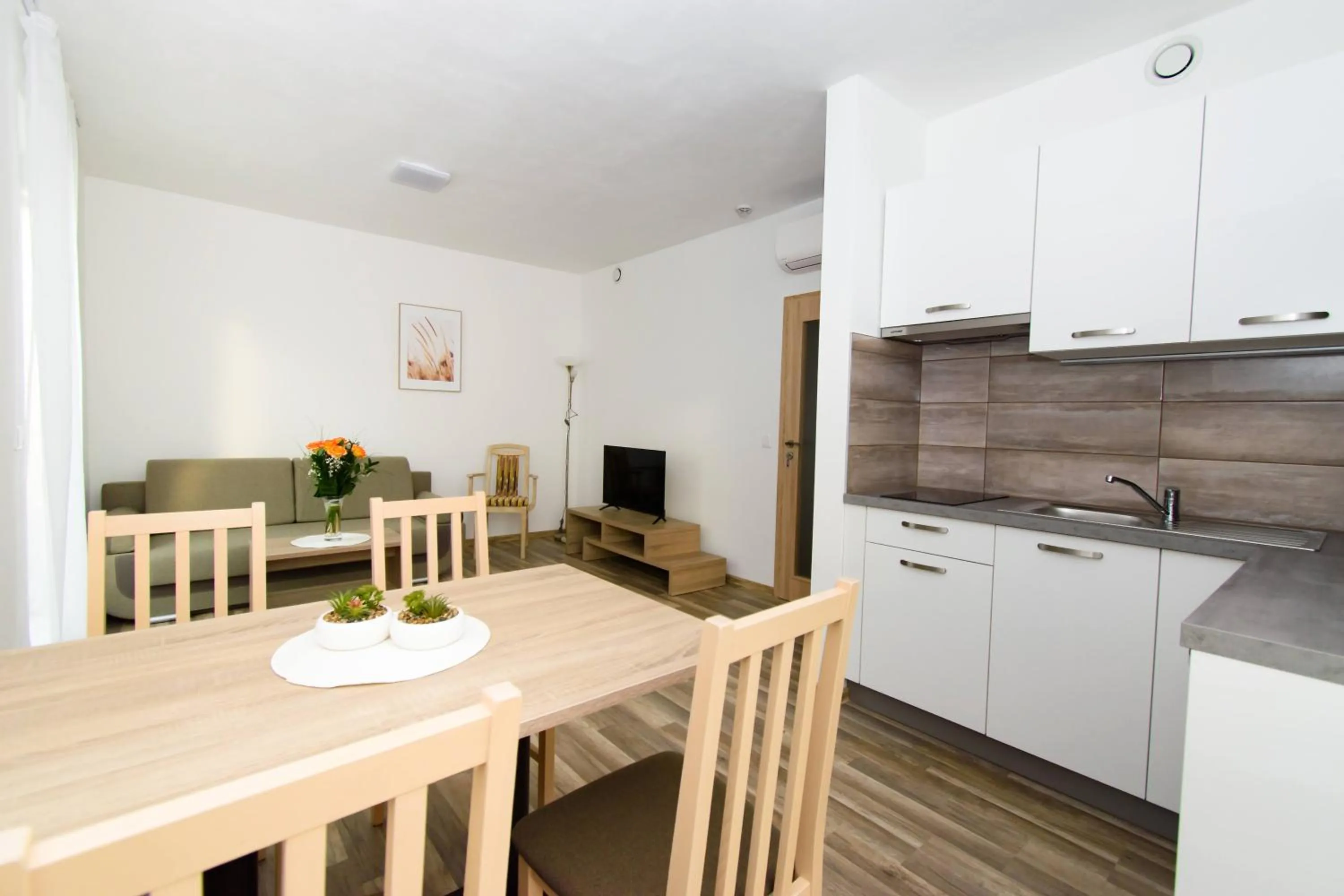 Kitchen or kitchenette in Solid Gold Garni Hotel