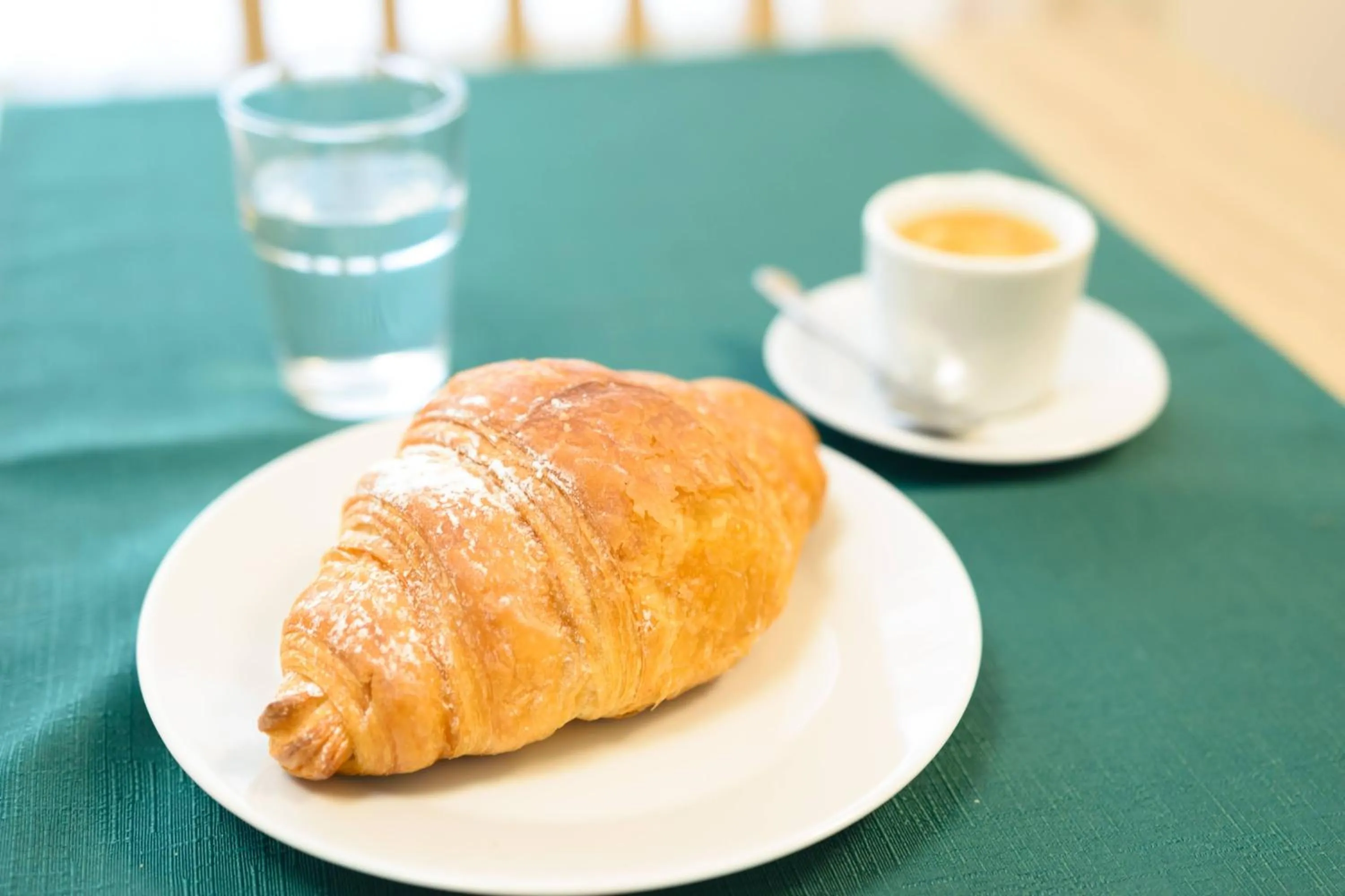 Food and drinks in Solid Gold Garni Hotel