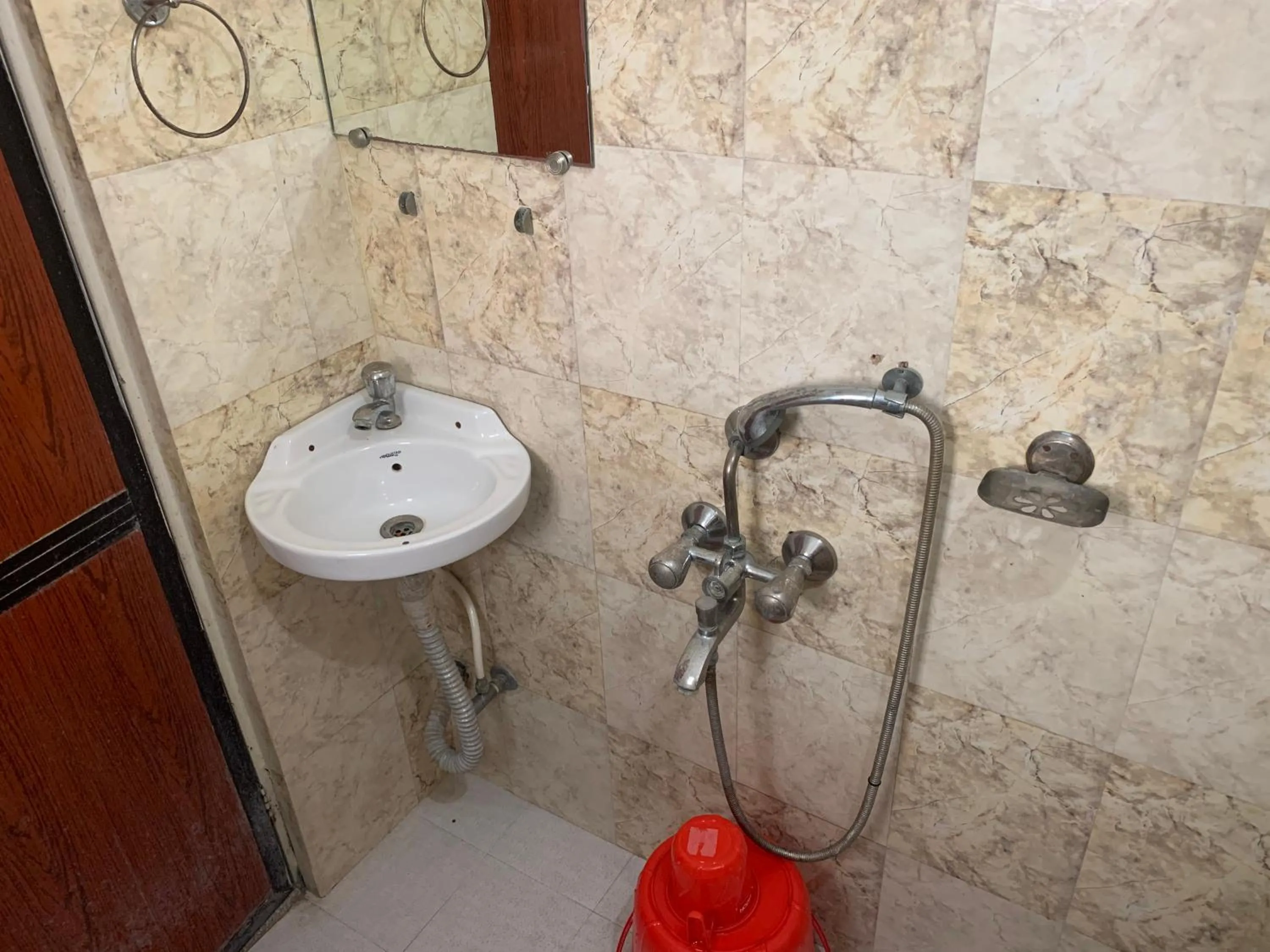 Shower in Hotel JK Lions - Koradi, Nagpur