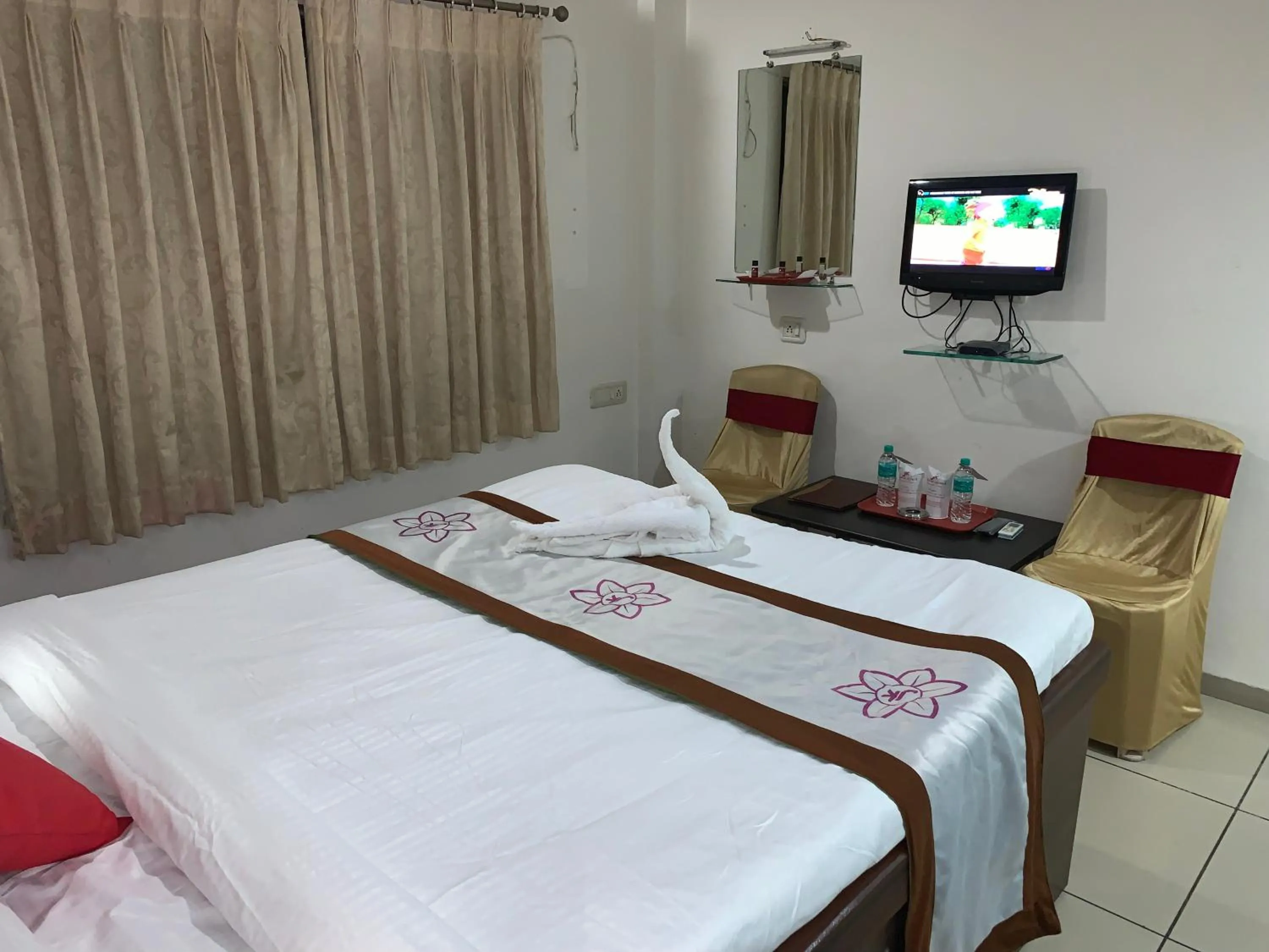 Bed in Hotel JK Lions - Koradi, Nagpur