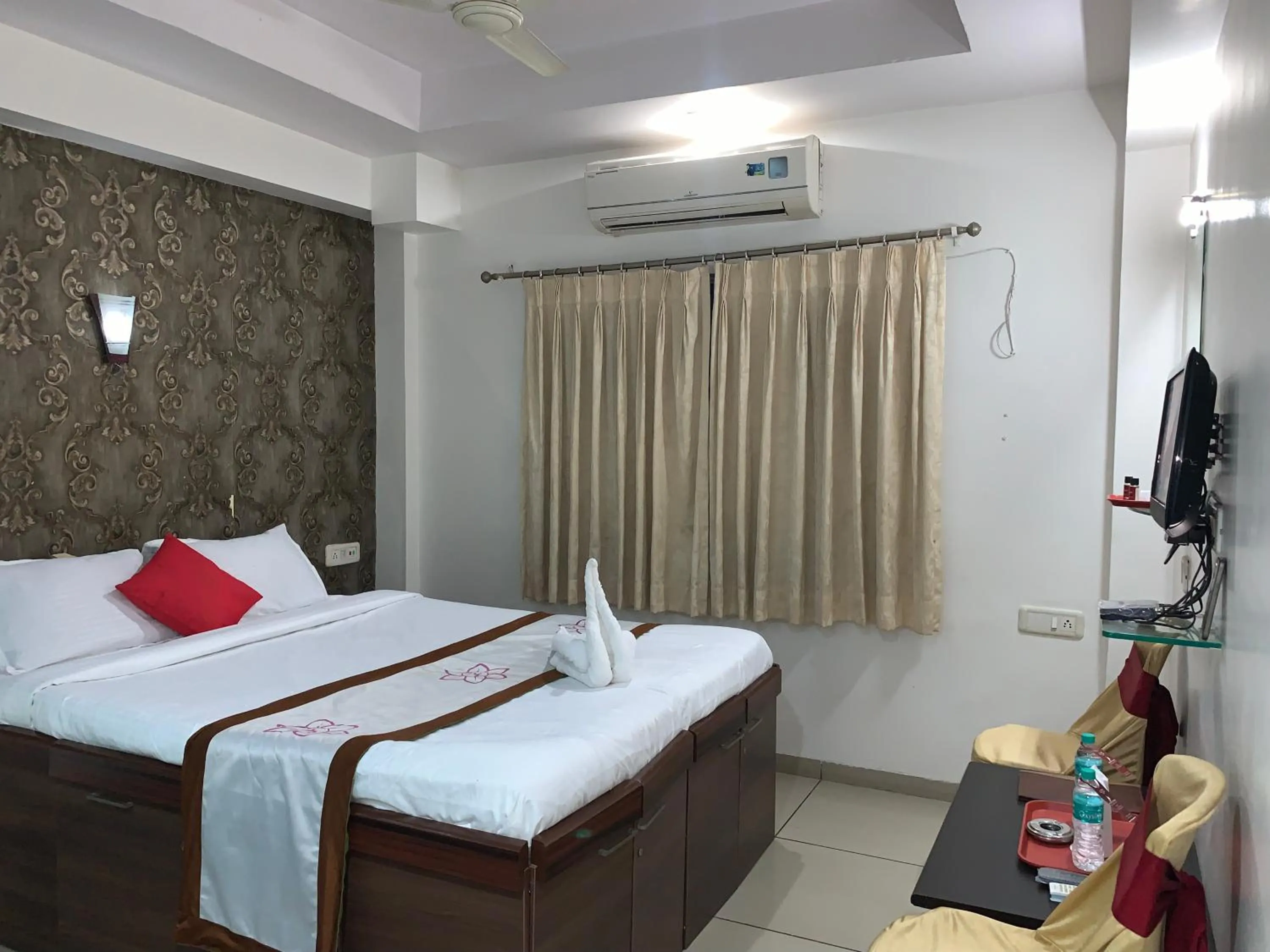 Bed in Hotel JK Lions - Koradi, Nagpur